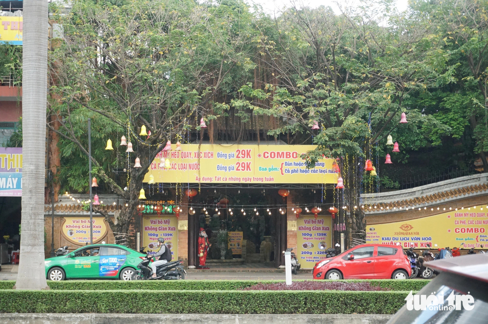Tại 404 đường Điện Biên Phủ (Đà Nẵng) là nhà hàng Không Gian Xưa nổi tiếng ở Đà Nẵng - Ảnh: ĐOÀN CƯỜNG