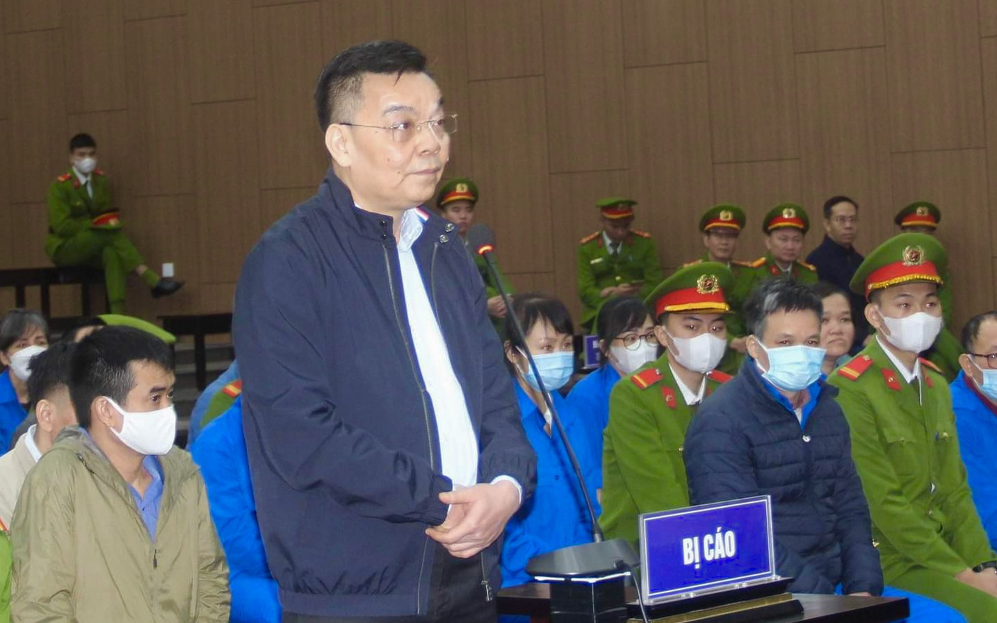 Cựu bộ trưởng Nguyễn Thanh Long: Không đòi hỏi, chỉ cầm 2,25 triệu USD của Việt Á- Ảnh 4. Lãnh đạo Việt Á luôn có rất nhiều USD để chi theo yêu cầu của Phan Quốc Việt