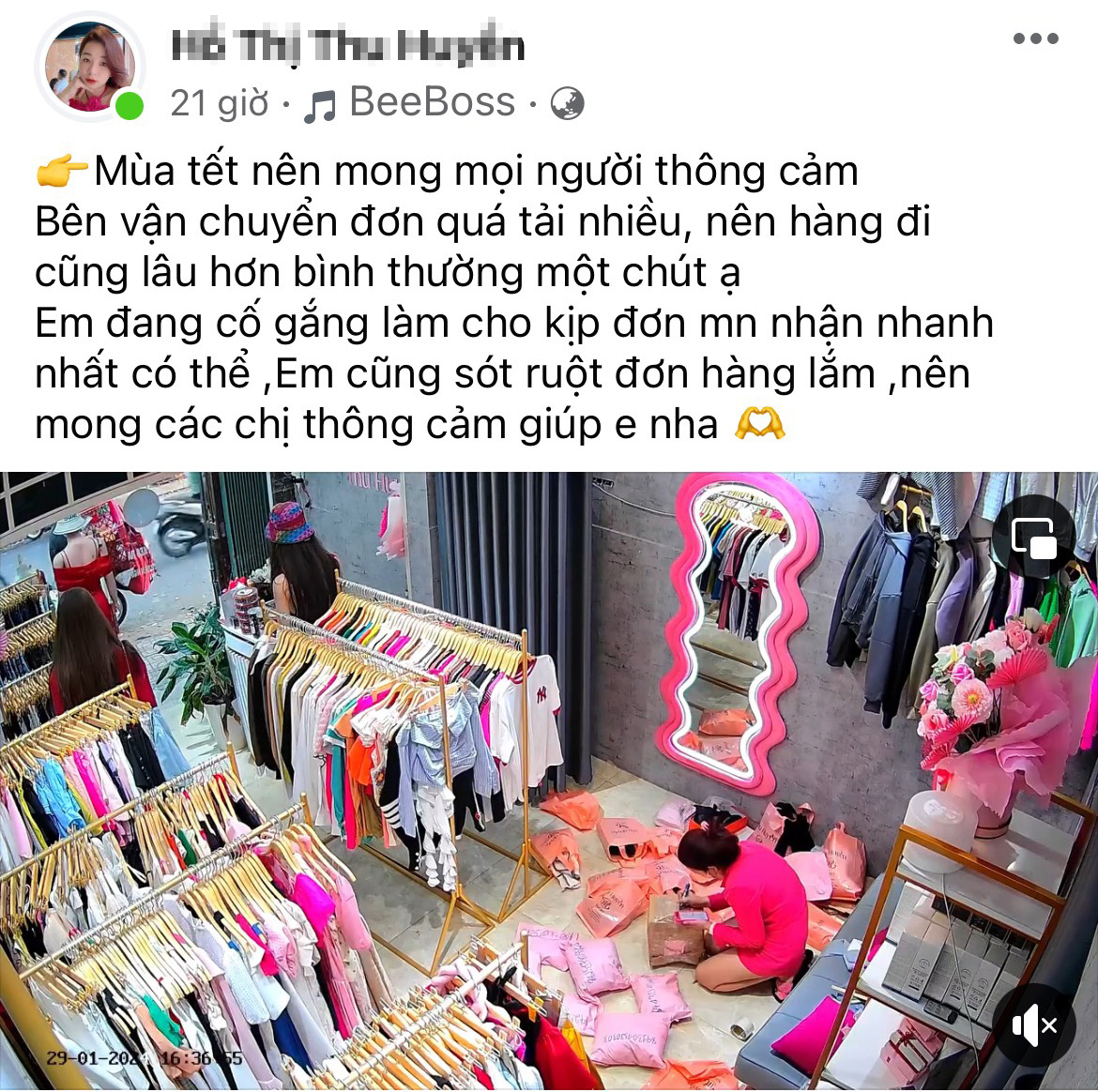 Chủ shop liên tục mong khách hàng thông cảm vì đơn hàng chậm trễ - Ảnh: Chụp màn hình