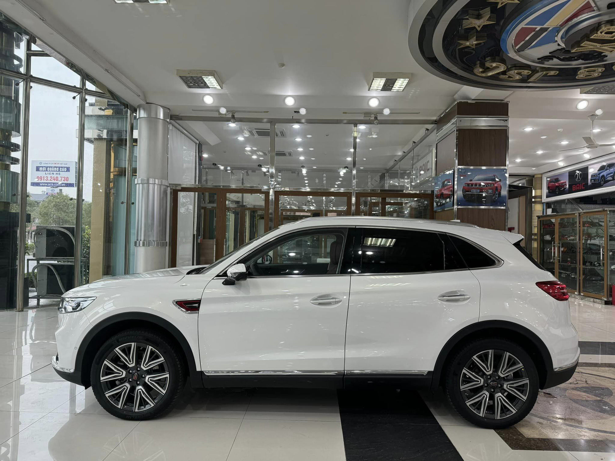 Hongqi HS5 đến Việt Nam với giá 959 triệu, trang bị nhiều công nghệ đấu Hyundai Santa Fe- Ảnh 4.