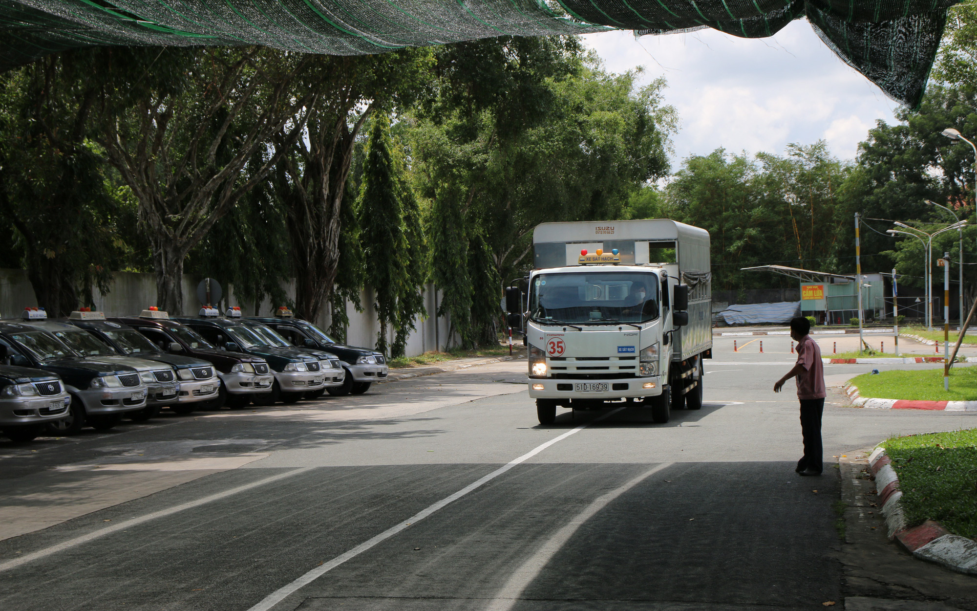 Kỹ năng lái xe trên đường cao tốc: Học - rèn kỹ, còn phải TP.HCM kiến nghị Bộ Giao thông vận tải thí điểm học lý thuyết lái xe ô tô online