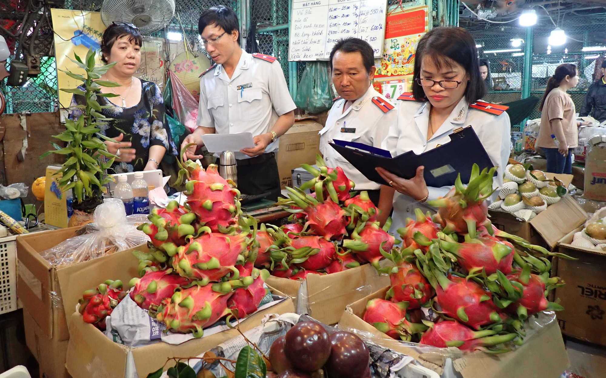 6 hệ thống siêu thị bắt tay kiểm soát chất lượng thực phẩm: sẽ mở rộng thêm- Ảnh 6. Thanh tra Sở An toàn thực phẩm TP.HCM chưa có quyền xử phạt hành chính?
