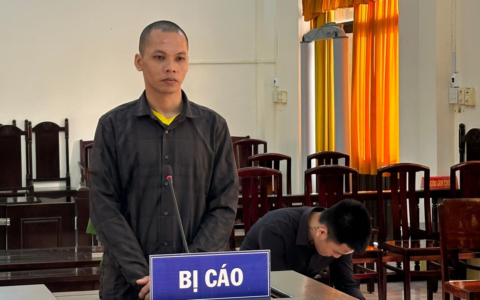 Xe biển số xanh tông chết nữ sinh: Tòa tuyên hủy án sơ thẩm vì vi phạm nghiêm trọng tố tụng- Ảnh 2. Vụ xe biển xanh tông chết nữ sinh: Cha nạn nhân yêu cầu làm rõ chủ sở hữu xe