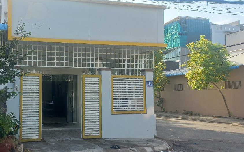 Dùng tiền giả mua card điện thoại, lãnh hơn 5 năm tù- Ảnh 2. Thanh niên nghi làm tiền giả, xịt hơi cay, bắn súng khi bị kiểm tra