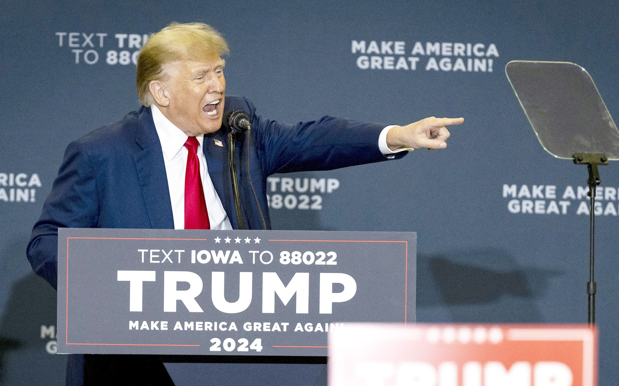 Cựu phó tổng thống Pence lại công kích ông Trump- Ảnh 2. Tòa Mỹ tranh cãi về tư cách tranh cử của ông Trump