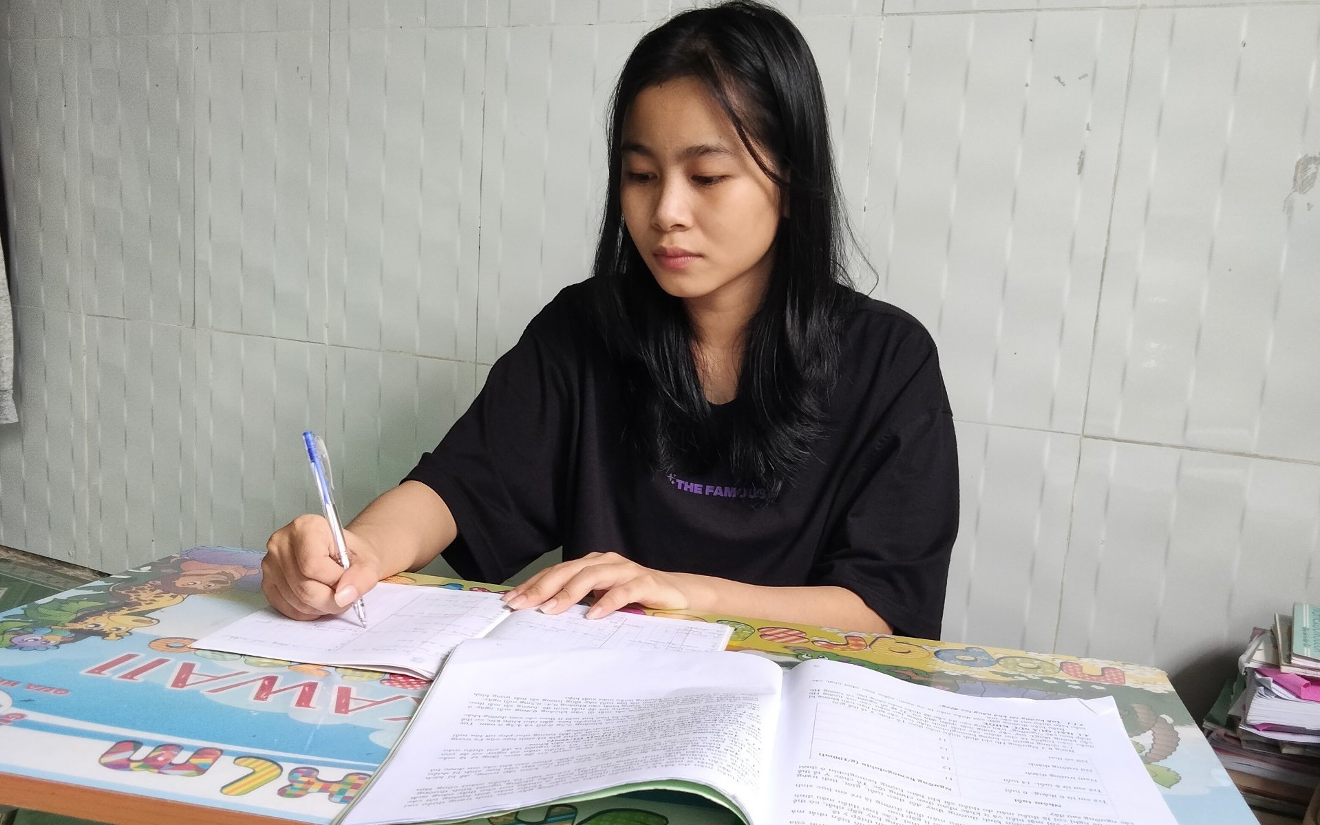 Nâng bước đến trường cho các y, bác sĩ tương lai của miền Tây- Ảnh 7. Cô sinh viên ngành y vượt khó nuôi ước mơ thoát nghèo