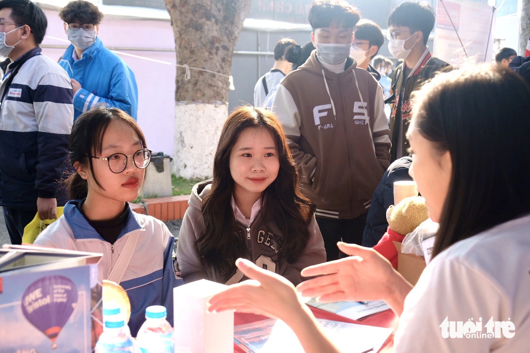 Năm 2024, nhiều trường giữ ổn định phương thức xét tuyển, có trường mở thêm 7 ngành/chương trình mới- Ảnh 1. Học sinh tham dự Ngày hội tư vấn tuyển sinh - hướng nghiệp năm 2023 - Ảnh: NGUYÊN BẢO