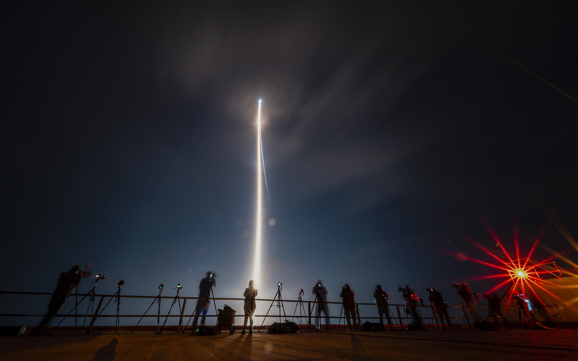 Tàu đổ bộ Mặt trăng Peregrine trở lại Trái đất ngày mai, sẽ bốc cháy trong bầu khí quyển- Ảnh 2. Mỹ tìm cách quay lại đường đua Mặt Trăng sau 50 năm