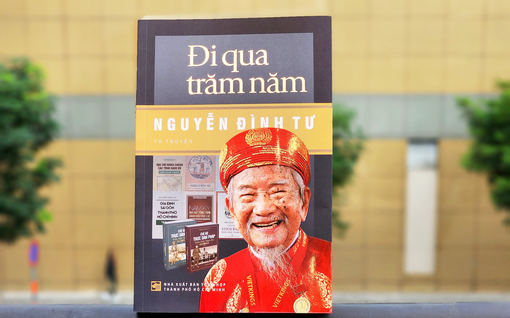 Đi qua trăm năm, tự truyện của sử gia 104 tuổi Nguyễn Đình Tư