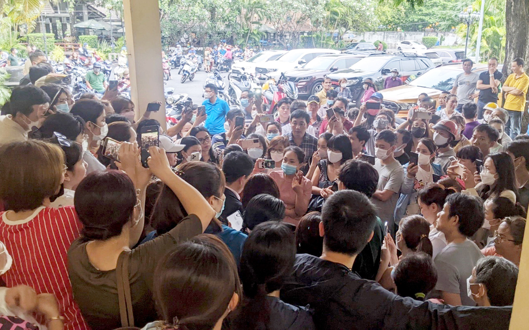 Đóng học phí dài hạn được ‘ưu đãi’, trần ai đòi lại tiền- Ảnh 2. Trung tâm ngoại ngữ, tin học ở TP.HCM không được thu học phí dài hạn