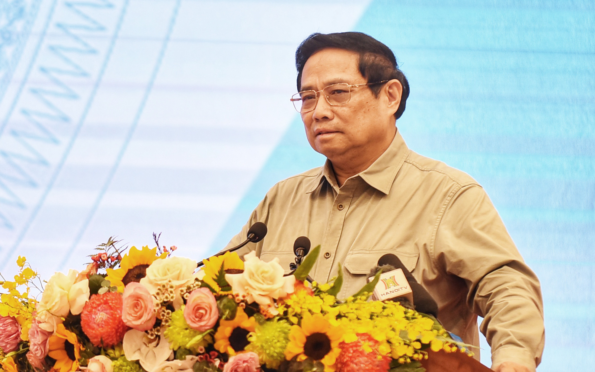 Sắp có chuyến tàu du lịch nối Huế - Đà Nẵng- Ảnh 3. Thủ tướng: Năm nay cố gắng trình, phê duyệt dự án đường sắt tốc độ cao Bắc - Nam