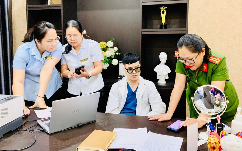 Chủ phòng khám chui có bác sĩ giả né tránh làm việc với cơ quan chức năng - Ảnh 2.