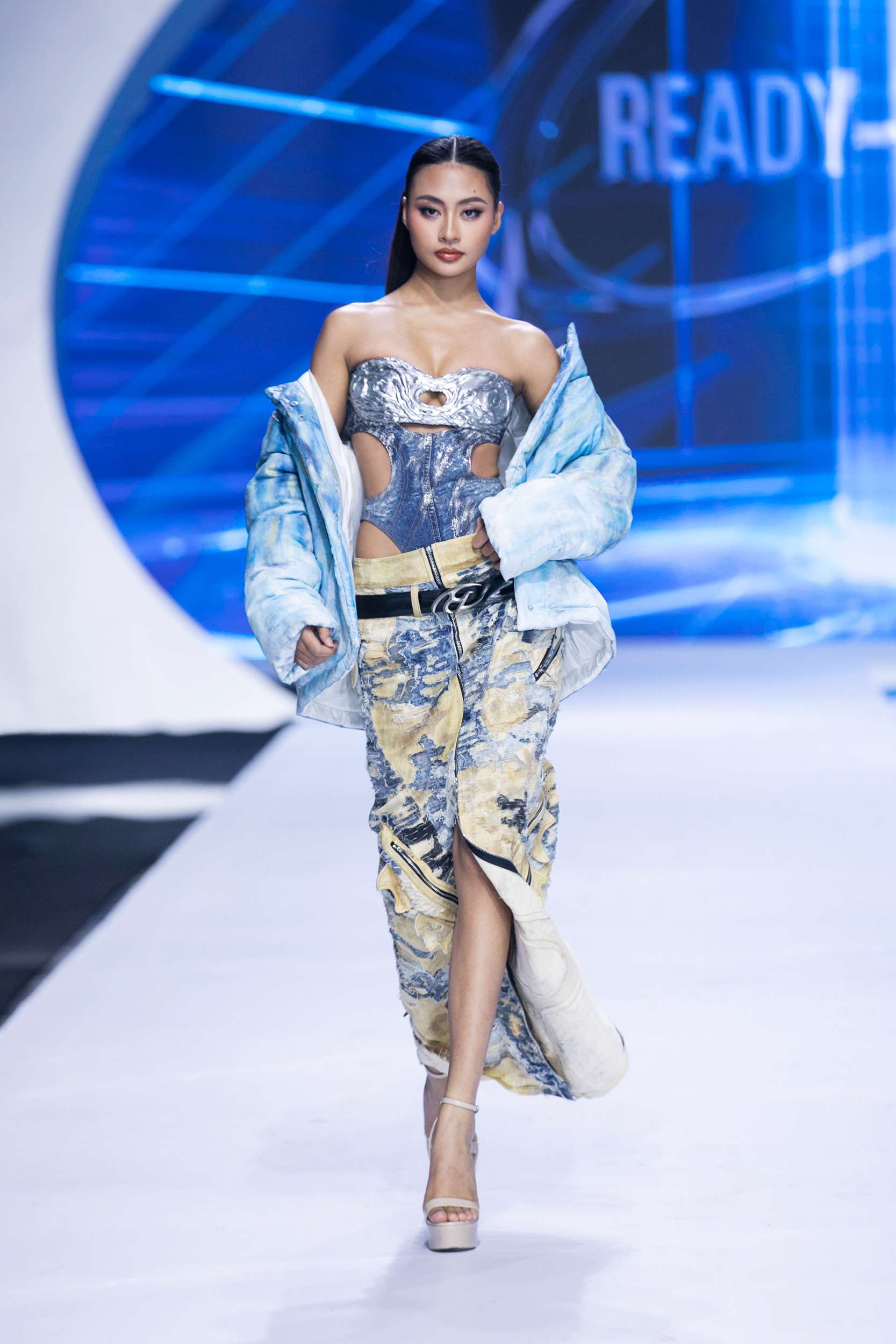 لانگ کان - عکس ۵. Long Kan mạo hiểm đưa đồ án tốt nghiệp lên sàn diễn chuyên nghiệp - Ảnh 4.