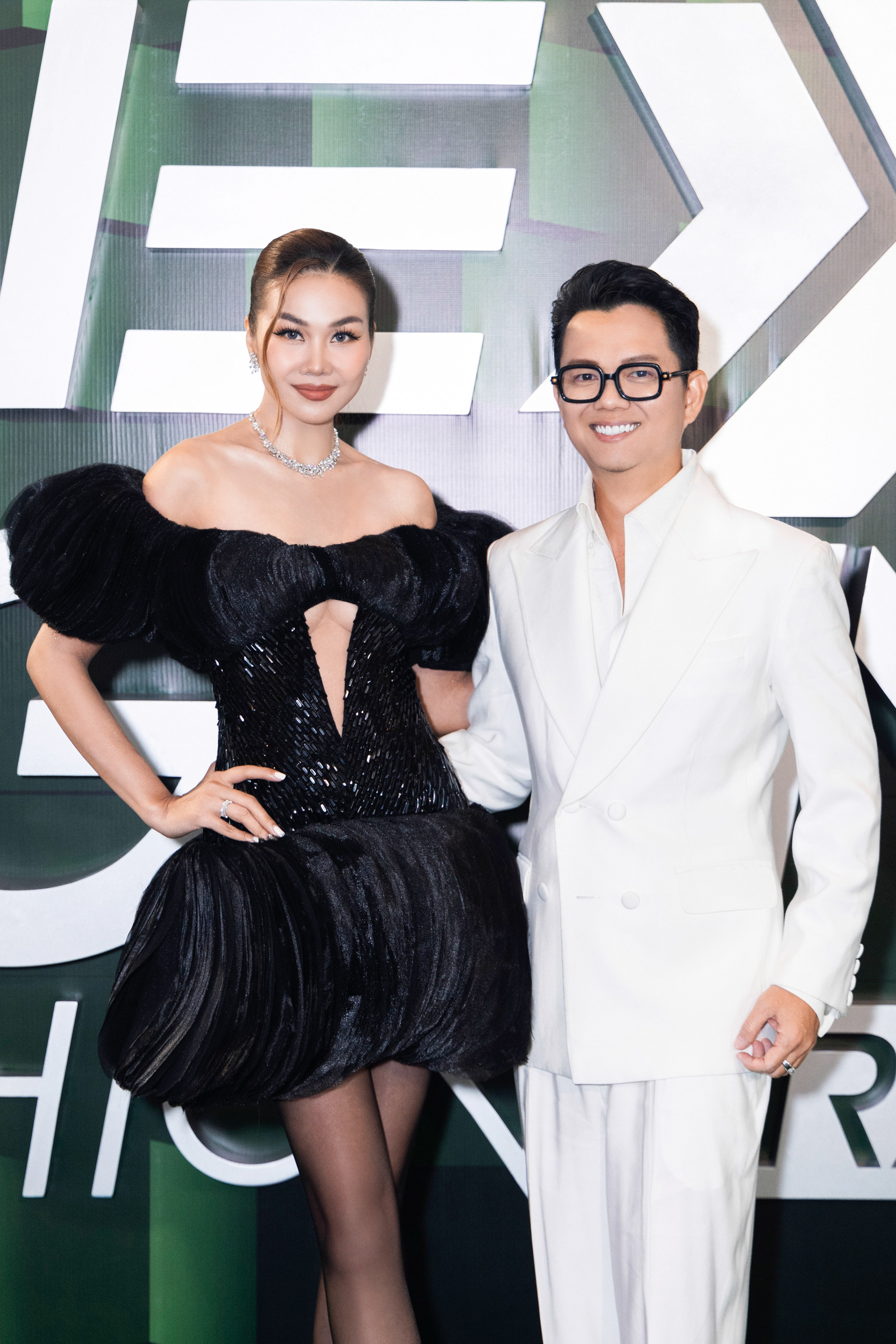 لانگ کان برای رساندن پروژه فارغ التحصیلی خود به مرحله حرفه ای ریسک کرد - عکس ۶. Long Kan mạo hiểm đưa đồ án tốt nghiệp lên sàn diễn chuyên nghiệp - Ảnh 5.