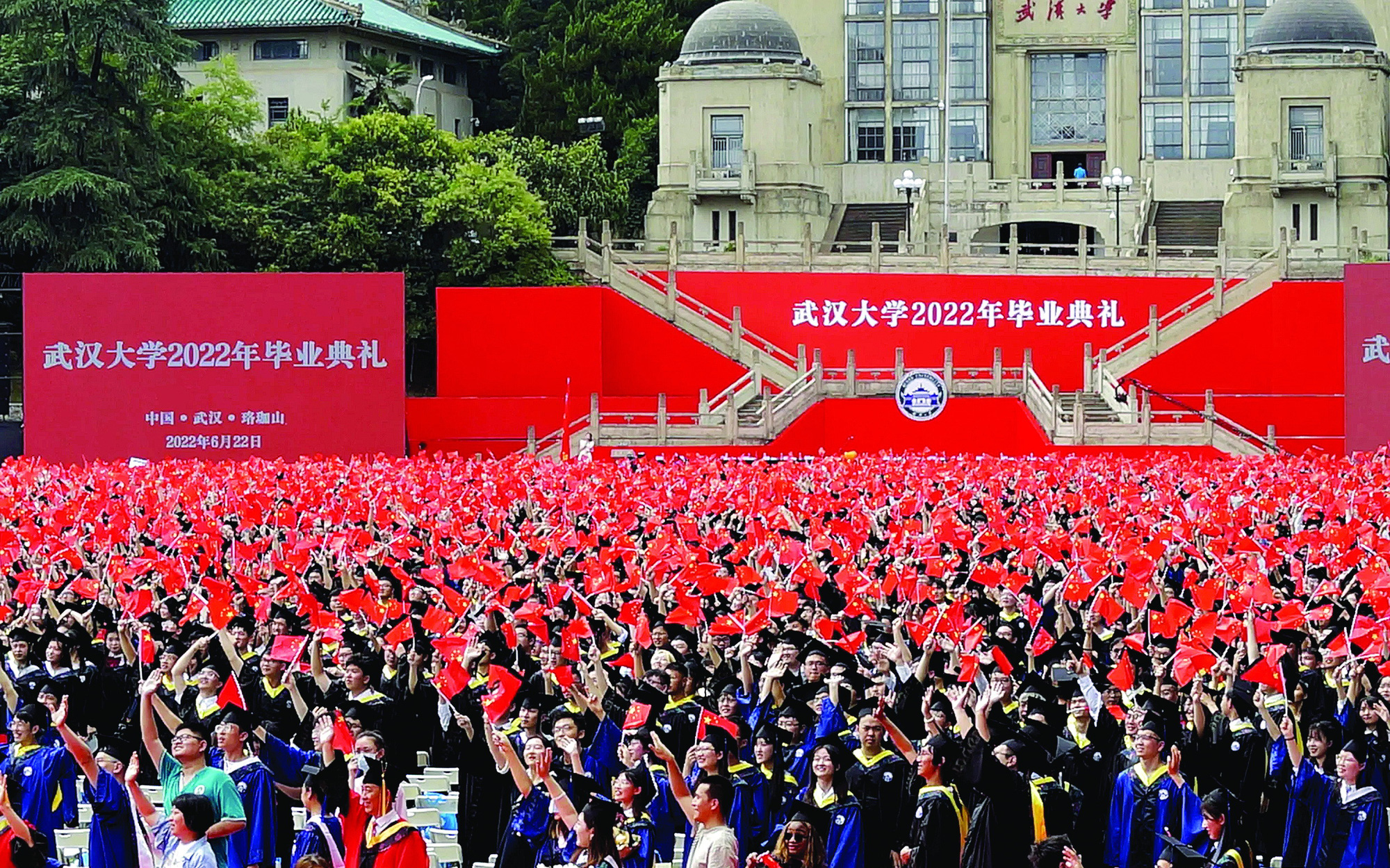 Trung Quốc: Tỉ lệ sinh giảm mạnh, nhiều trường mầm non phải chuyển sang chăm người già - Ảnh 3.