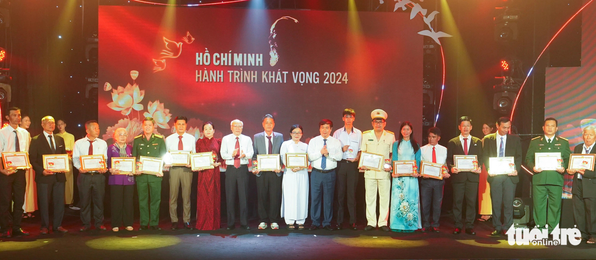 Vinh danh điển hình học tập, làm theo tư tưởng, đạo đức, phong cách Hồ Chí Minh phía Nam - Ảnh 6.