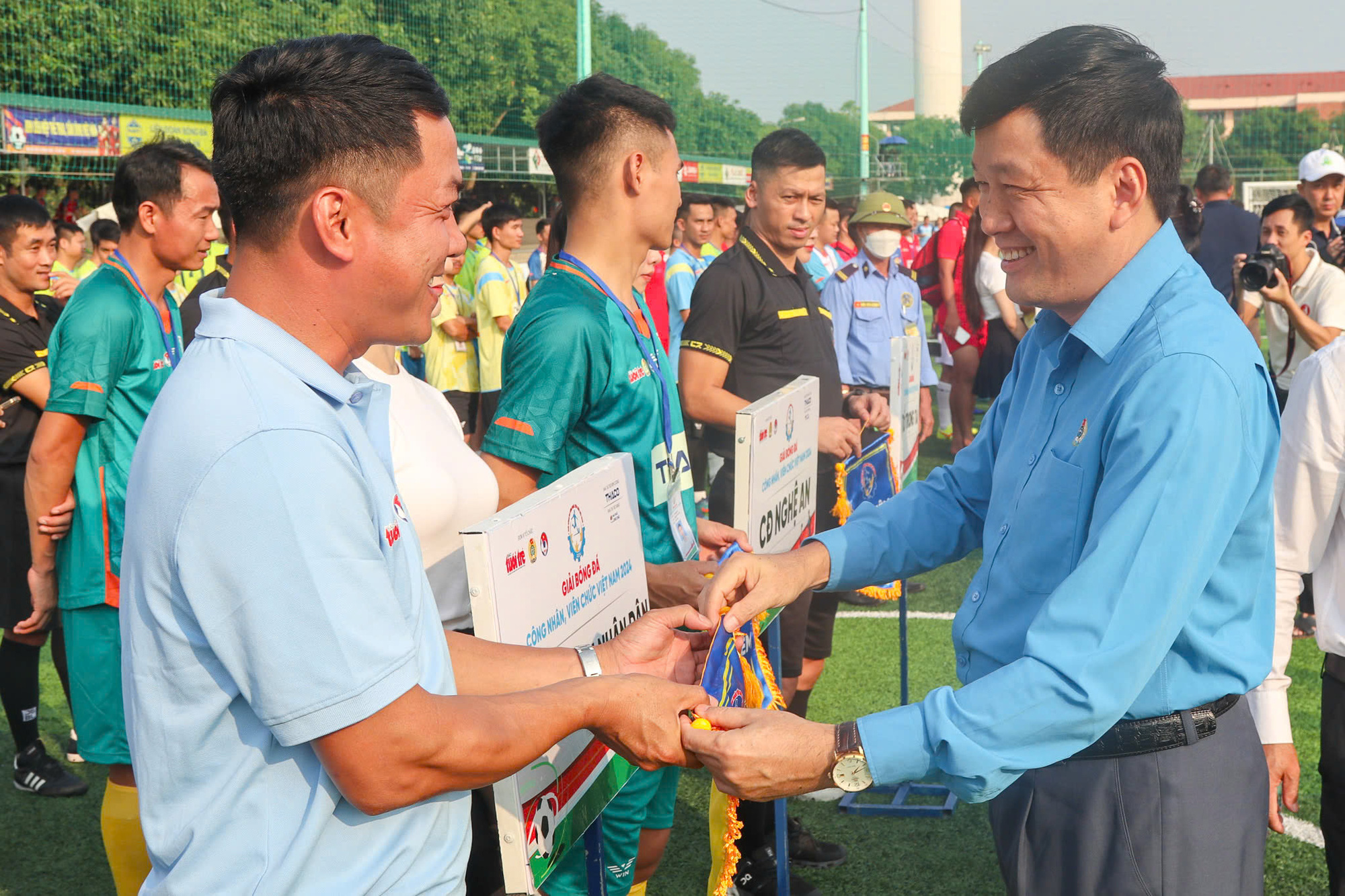 Khai mạc vòng loại khu vực Nghệ An Giải bóng đá công nhân, viên chức Việt Nam 2024 - Ảnh 4.