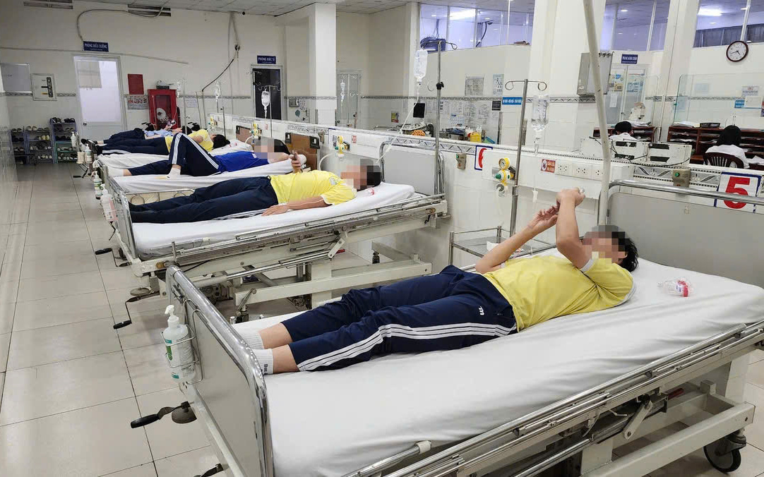 Thêm hàng chục người dân Vũng Tàu nhập viện vì ngộ độc nghi do ăn bánh mì - Ảnh 4.