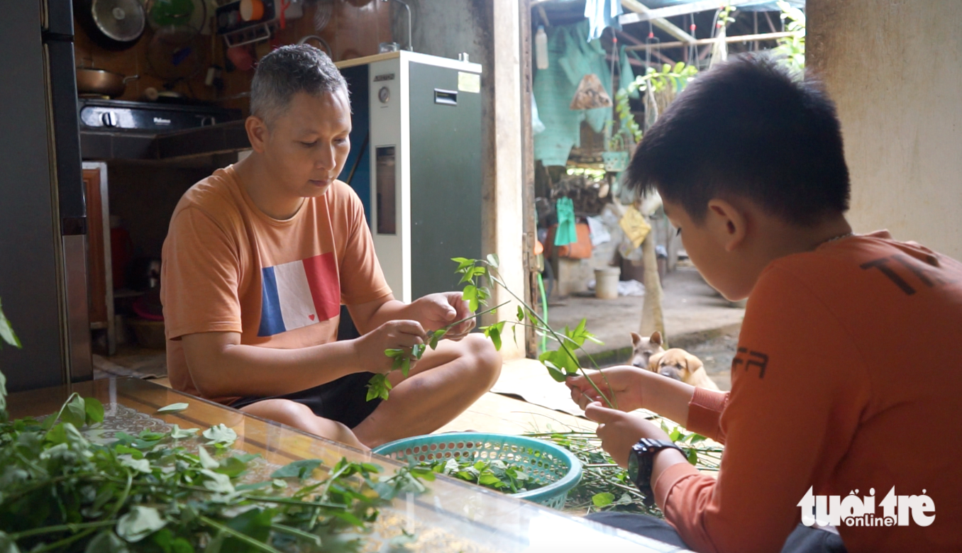  Làm thuê góp tiền cho bố chữa ung thư - Ảnh 3.