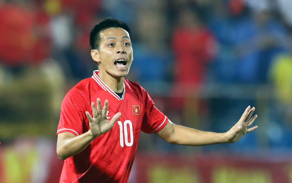 Tiền đạo Văn Quyết đi vào lịch sử V-League - Ảnh 4.