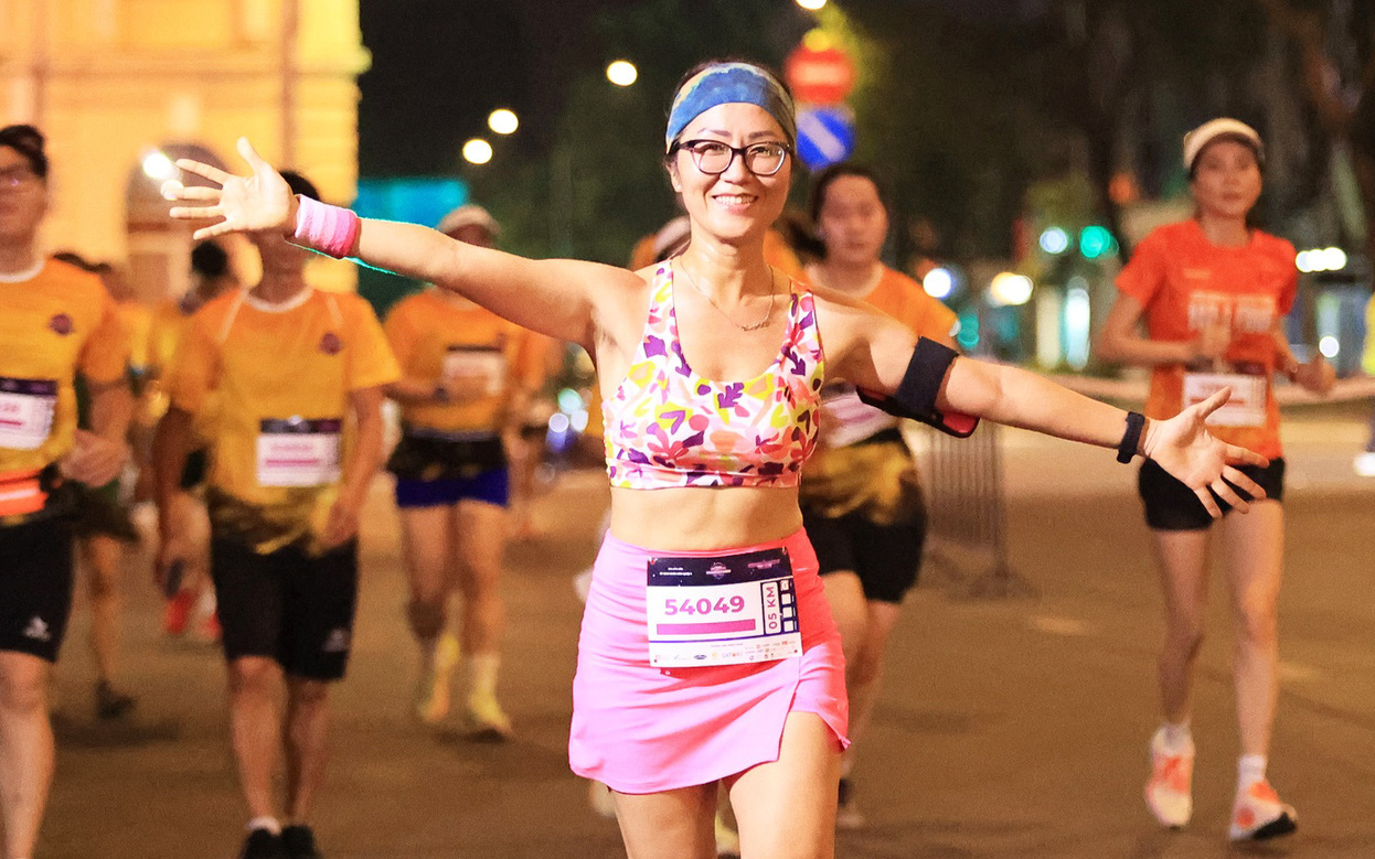 Runner Việt Nam chiến thắng giải marathon tại cố đô Lào - Ảnh 2.
