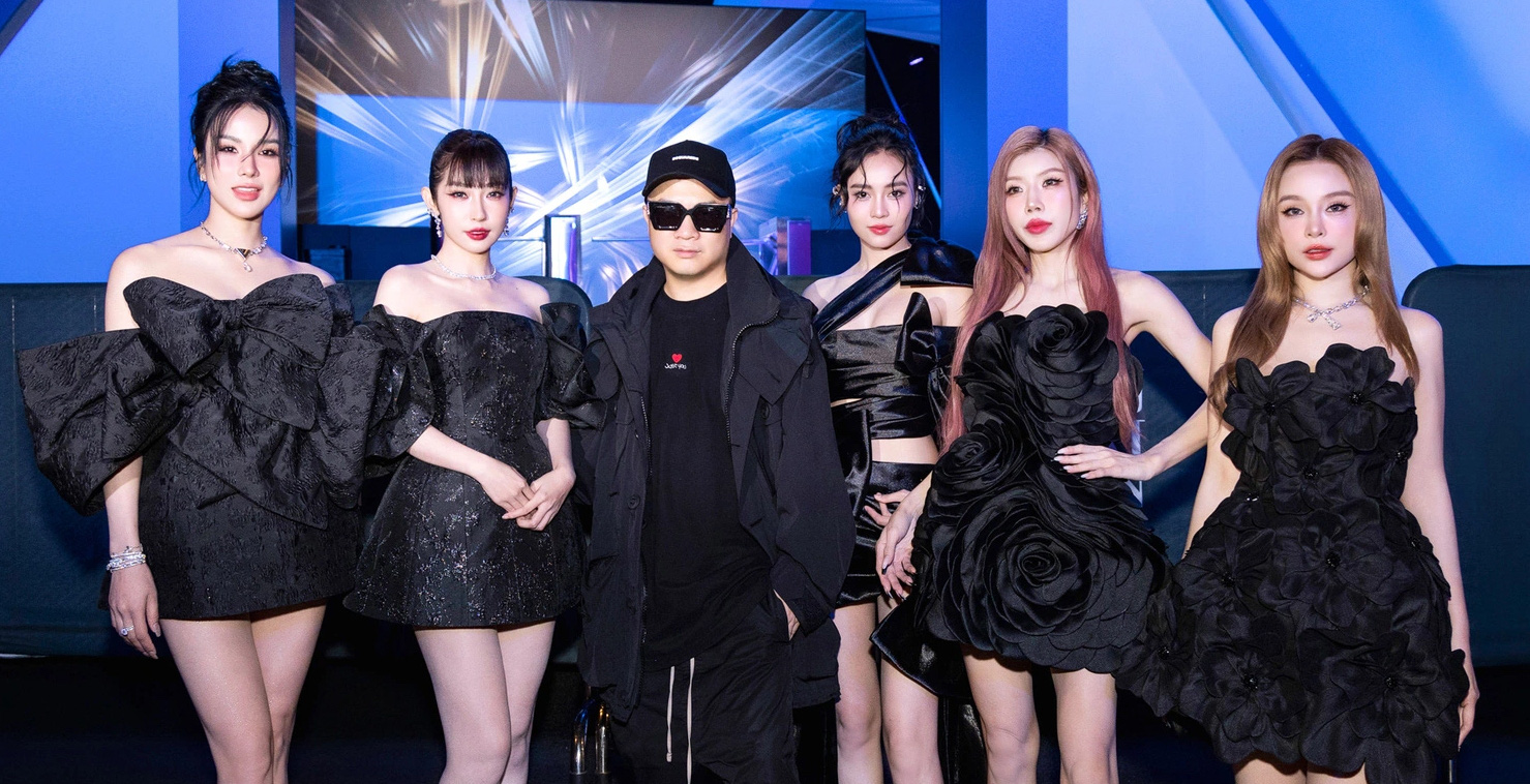 मिस यूनिवर्स थाईलैंड, लूनास समूह शंघाई में डो मान्ह कुओंग के फैशन शो में शामिल हुए - फोटो 1. Hoa hậu Hoàn vũ Thái Lan, nhóm LUNAS dự show thời trang của Đỗ Mạnh Cường tại Thượng Hải - Ảnh 1.