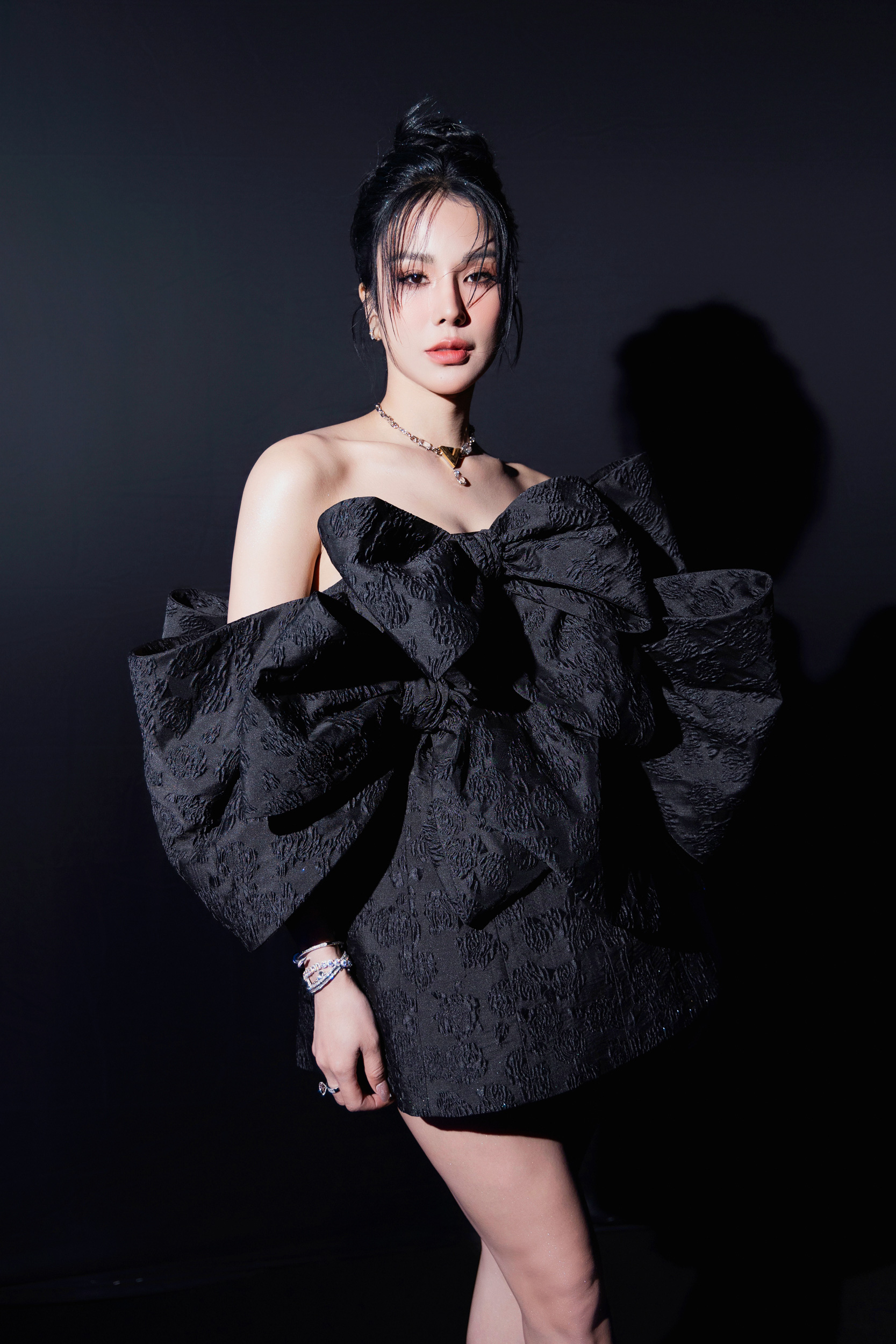 मिस यूनिवर्स थाईलैंड, लूनास समूह शंघाई में डो मान्ह कुओंग के फैशन शो में शामिल हुए - फोटो 10. Hoa hậu Hoàn vũ Thái Lan, nhóm LUNAS dự show thời trang của Đỗ Mạnh Cường tại Thượng Hải - Ảnh 10.