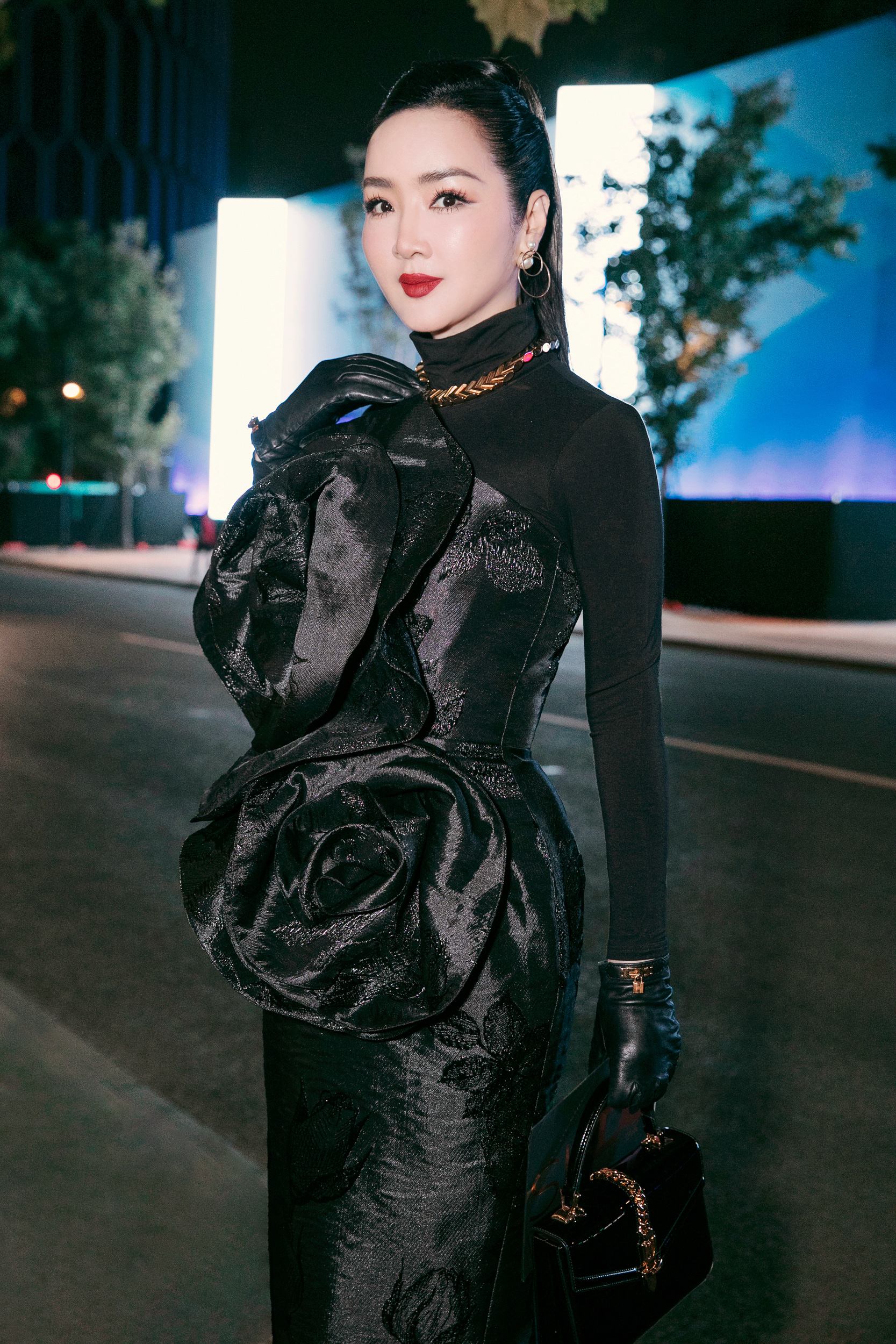 मिस यूनिवर्स थाईलैंड, लूनास समूह शंघाई में डो मान्ह कुओंग के फैशन शो में शामिल हुए - फोटो 3. Hoa hậu Hoàn vũ Thái Lan, nhóm LUNAS dự show thời trang của Đỗ Mạnh Cường tại Thượng Hải - Ảnh 3.