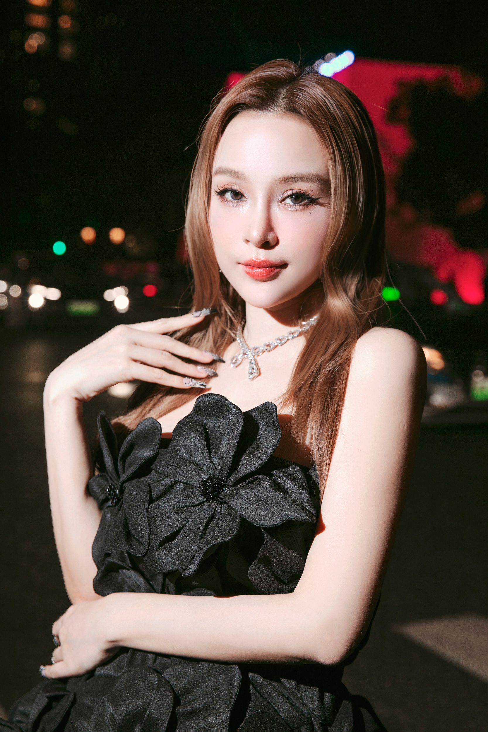 मिस यूनिवर्स थाईलैंड, लूनास समूह शंघाई में डो मान्ह कुओंग के फैशन शो में शामिल हुए - फोटो 13. Hoa hậu Hoàn vũ Thái Lan, nhóm LUNAS dự show thời trang của Đỗ Mạnh Cường tại Thượng Hải - Ảnh 13.