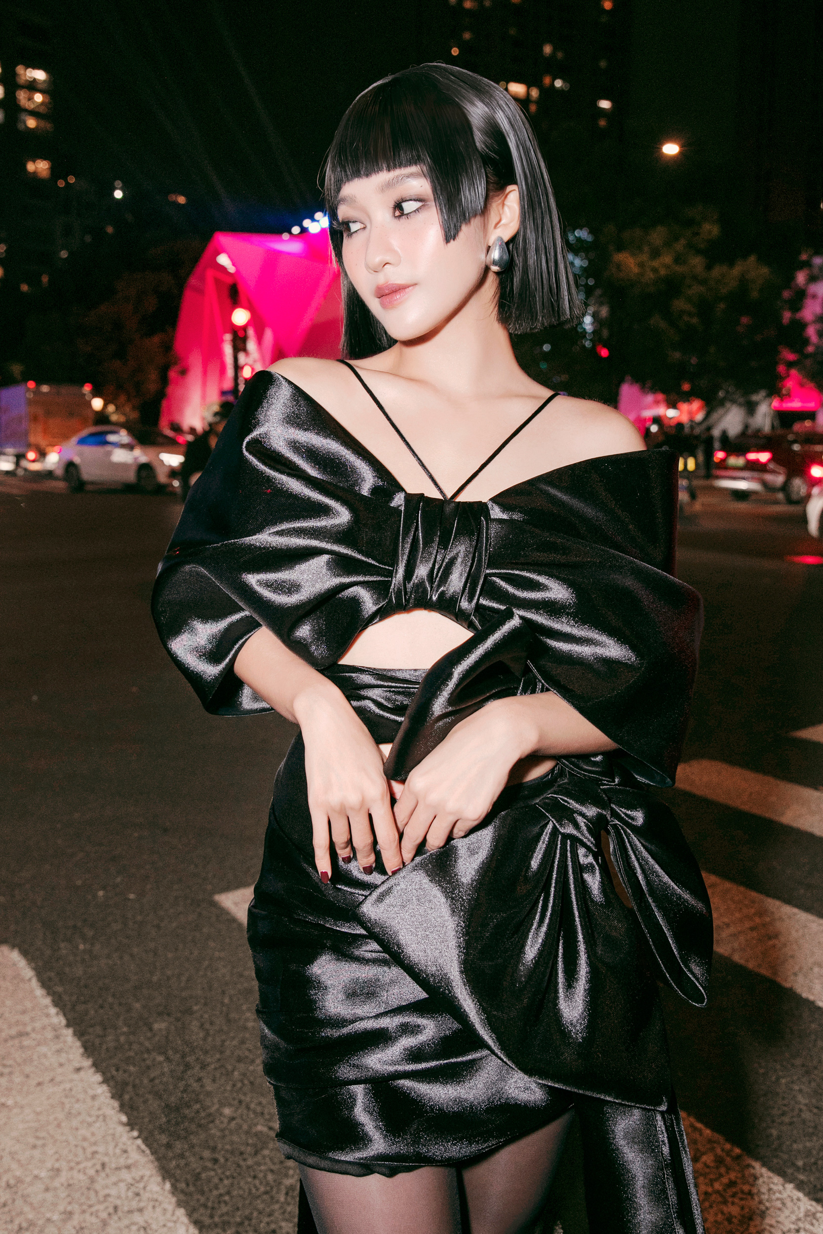 मिस यूनिवर्स थाईलैंड, लूनास समूह शंघाई में डो मान्ह कुओंग के फैशन शो में शामिल हुए - फोटो 14. Hoa hậu Hoàn vũ Thái Lan, nhóm LUNAS dự show thời trang của Đỗ Mạnh Cường tại Thượng Hải - Ảnh 14.