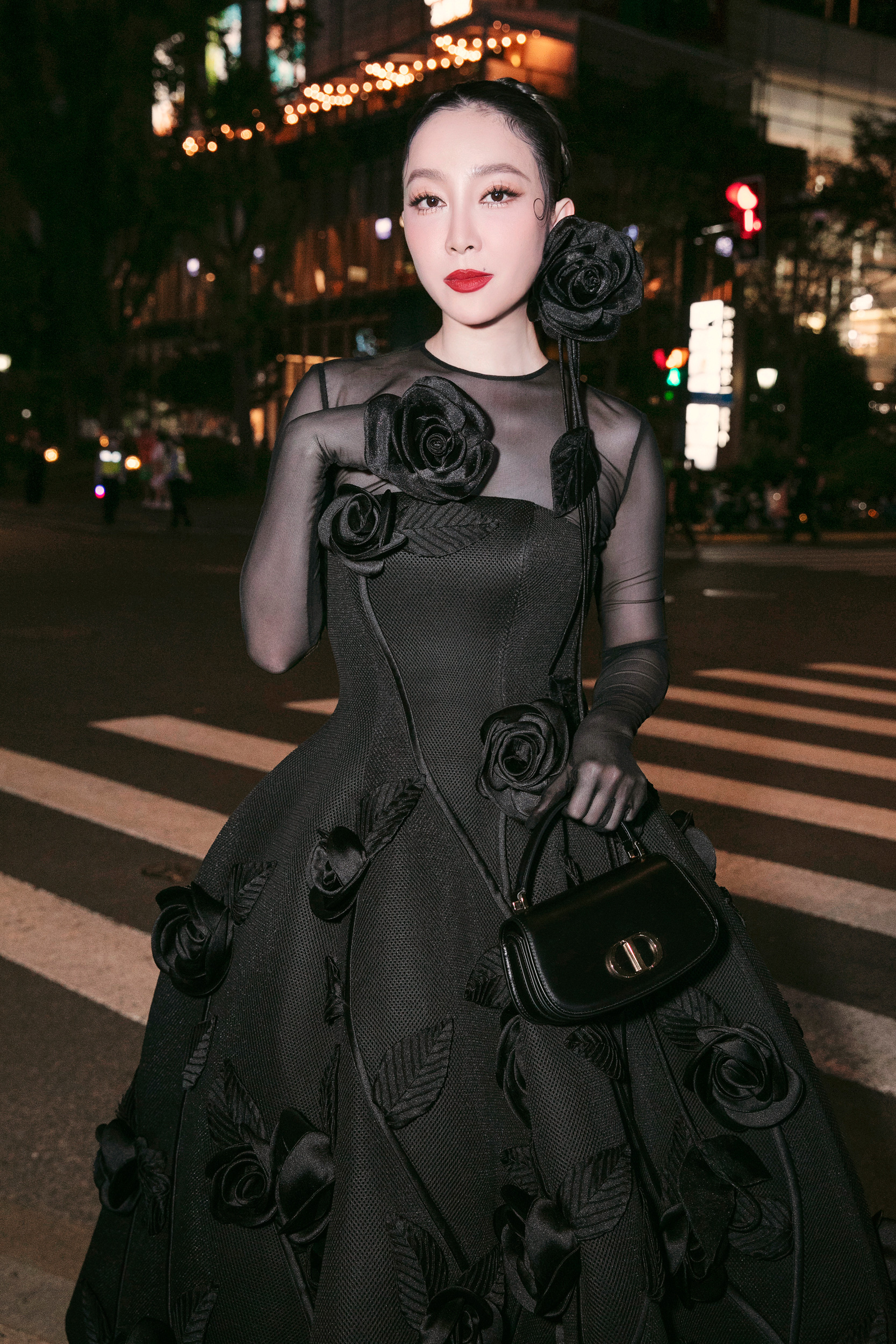 मिस यूनिवर्स थाईलैंड और लूनास समूह ने शंघाई में डो मान्ह कुओंग के फैशन शो में भाग लिया - फोटो 6. Hoa hậu Hoàn vũ Thái Lan, nhóm LUNAS dự show thời trang của Đỗ Mạnh Cường tại Thượng Hải - Ảnh 6.