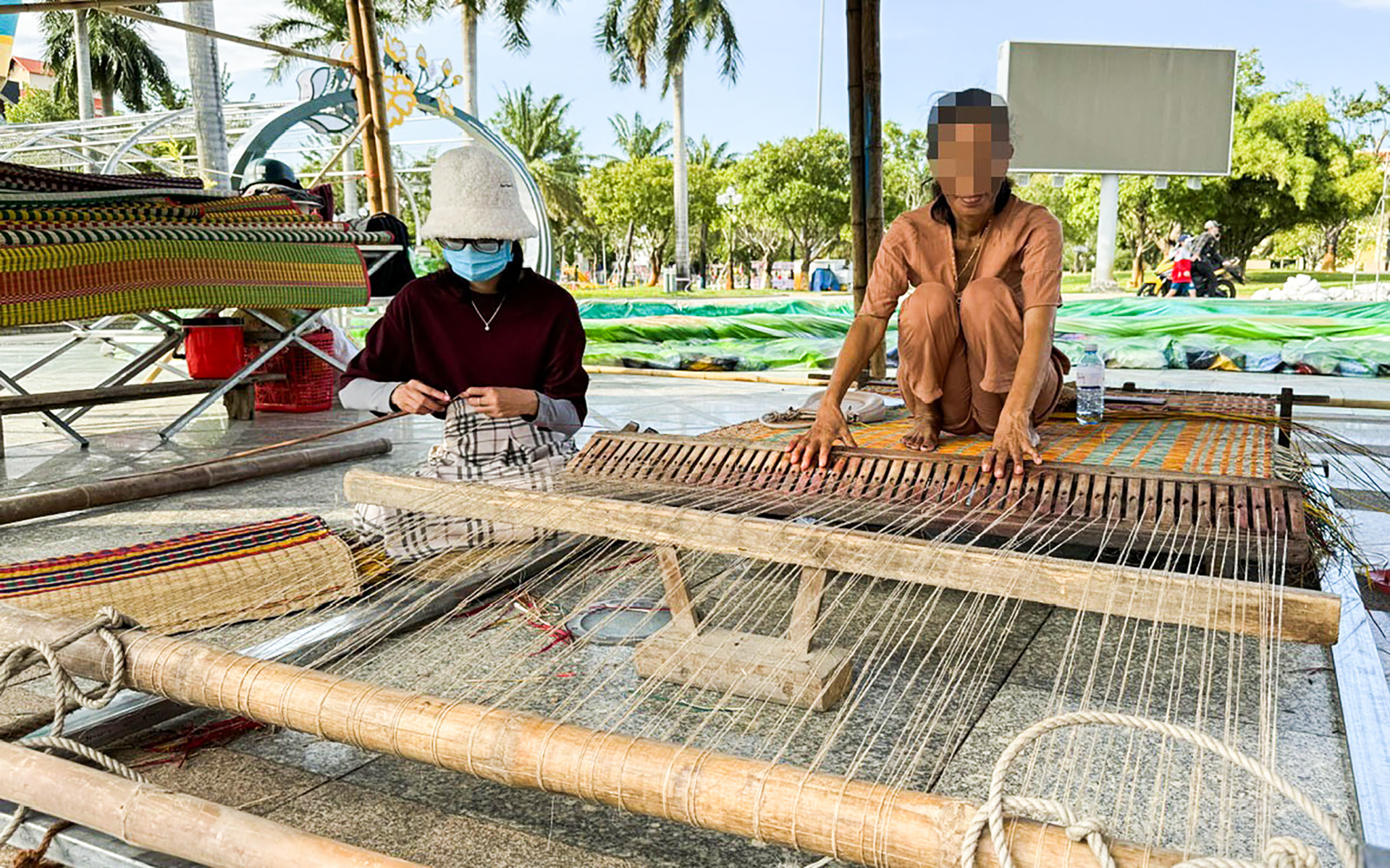 Một dự án giúp nghệ nhân làng nghề tiếp cận nền tảng số được trao giải thưởng quốc tế - Ảnh 3.
