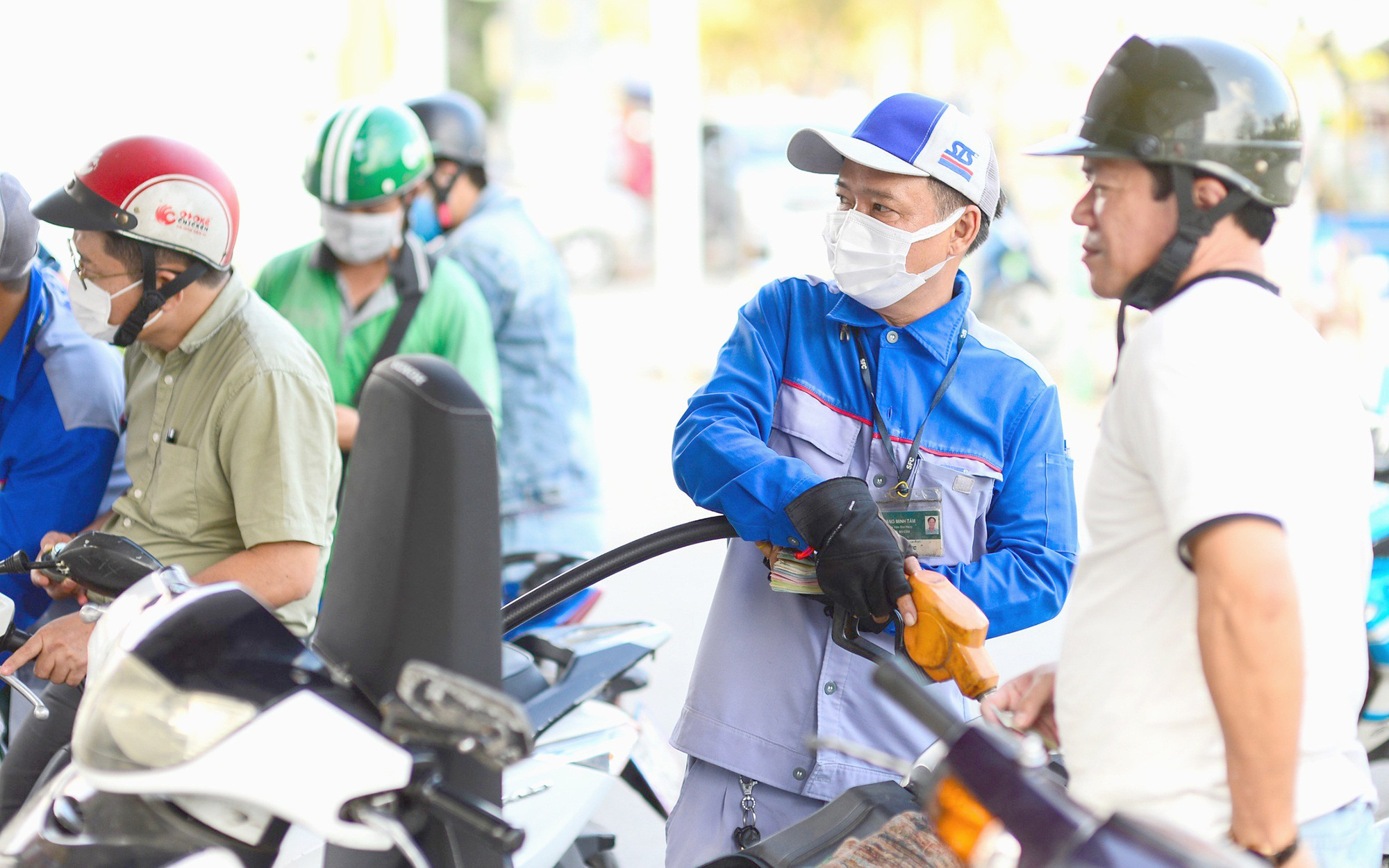 Xăng sinh học tiêu thụ ít, Bộ Công Thương thay đổi đề xuất điều hành giá - Ảnh 3.