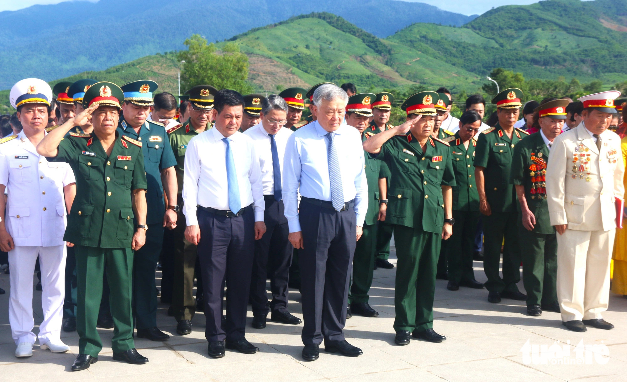 Phong tặng danh hiệu Anh hùng Lực lượng vũ trang nhân dân cho Tiểu đoàn ...