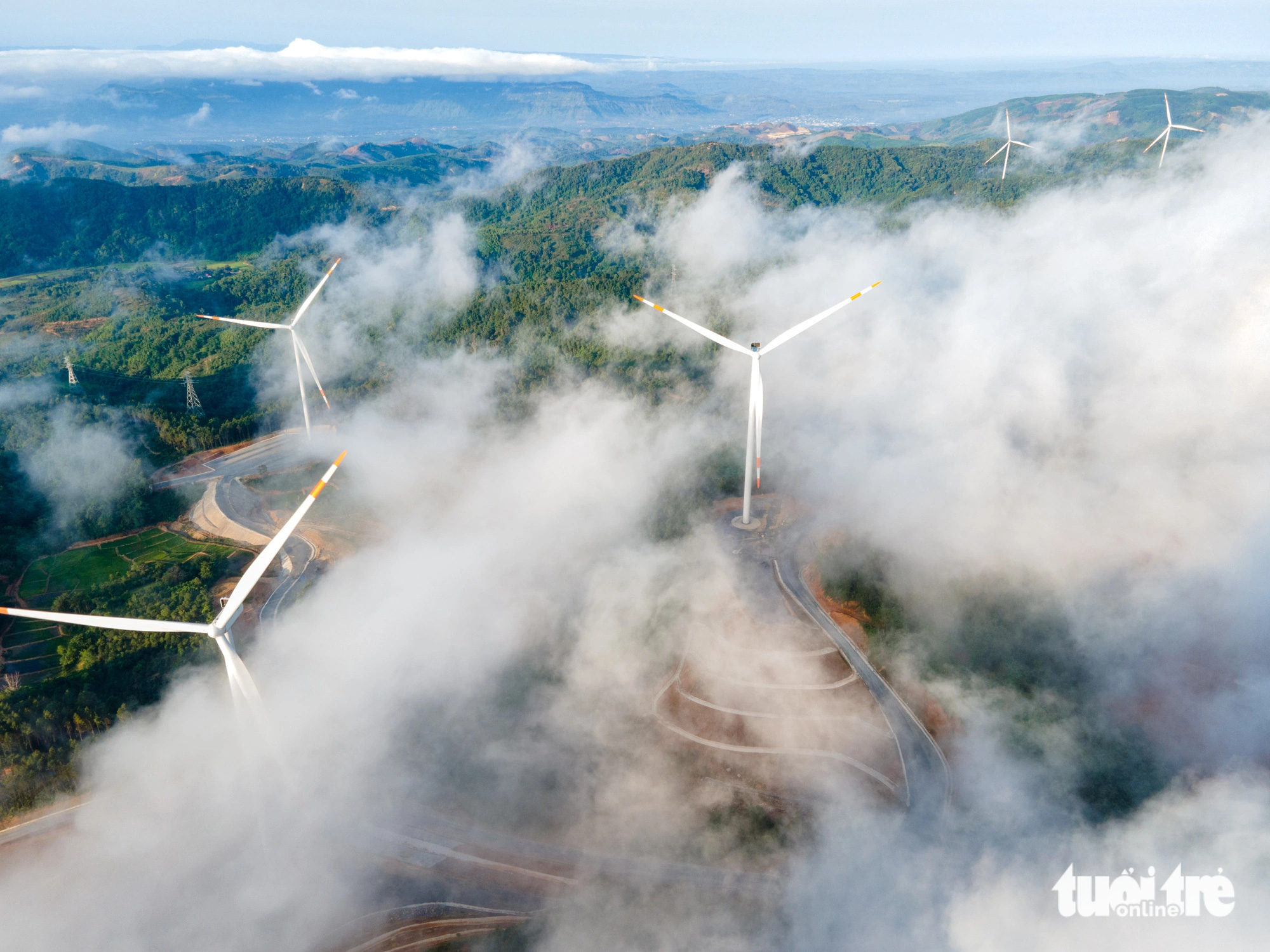 Quảng Trị xin bổ sung đến 6.000MW điện gió trên bờ, ngoài khơi - Ảnh 1.