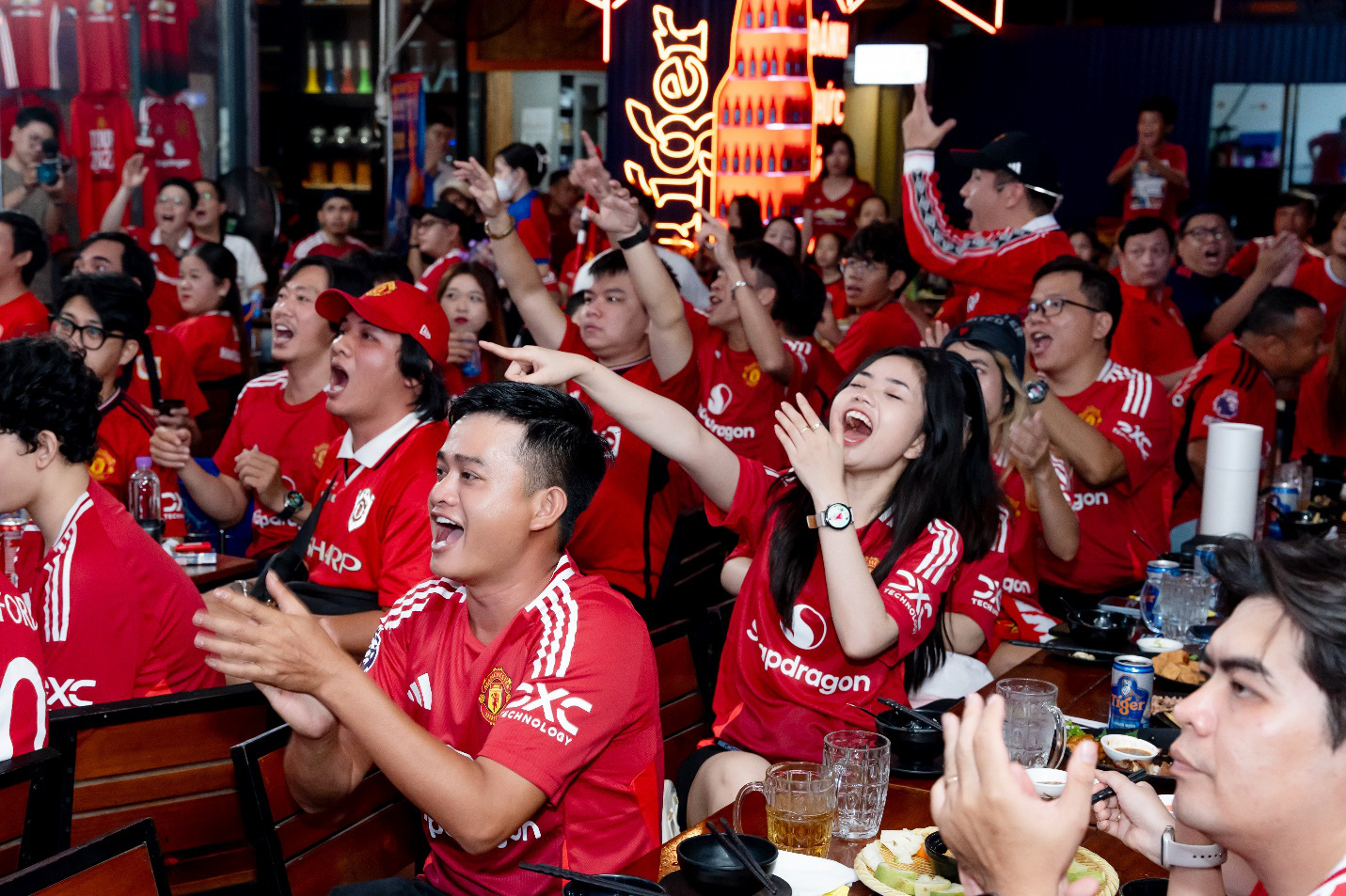 Tiger - bia chính thức của Manchester United - Ảnh 2.