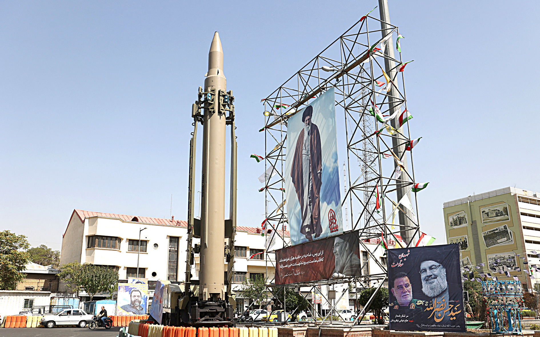 Iran trình làng tên lửa đạn đạo mới nhằm phô trương sức mạnh - Ảnh 2.
