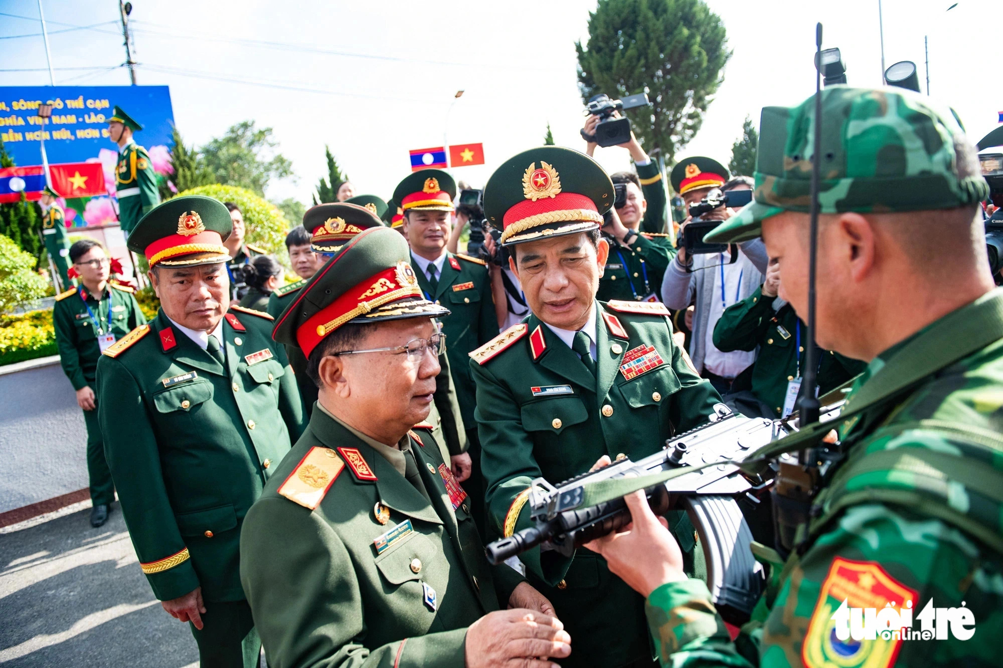 Bộ Quốc phòng Việt Nam tặng công trình xây dựng doanh trại Biên phòng cho Lào - Ảnh 7.