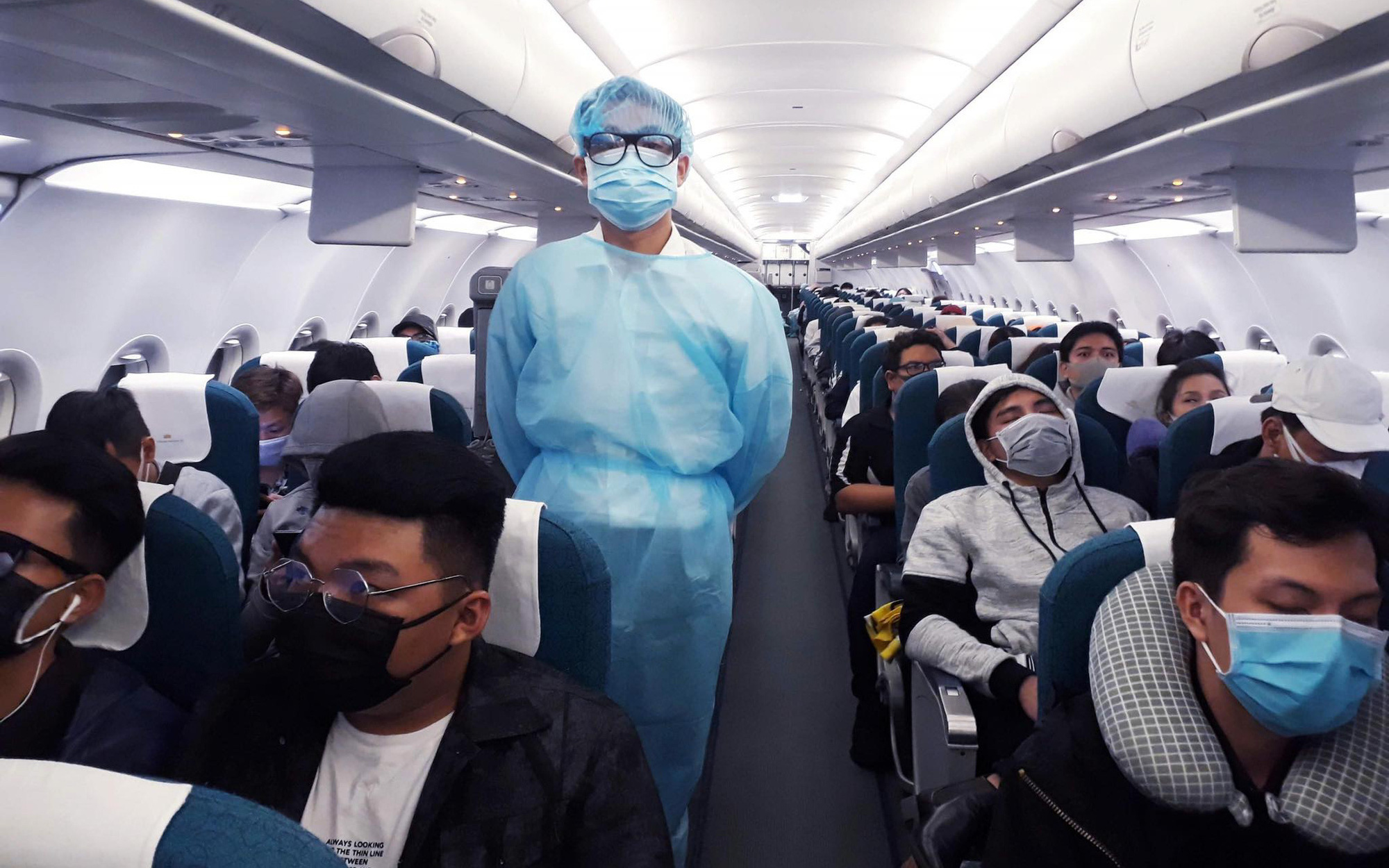 Ba cựu phó giám đốc sở nhận hối lộ vụ chuyến bay giải cứu giai đoạn 2 bị đưa ra xét xử - Ảnh 3.