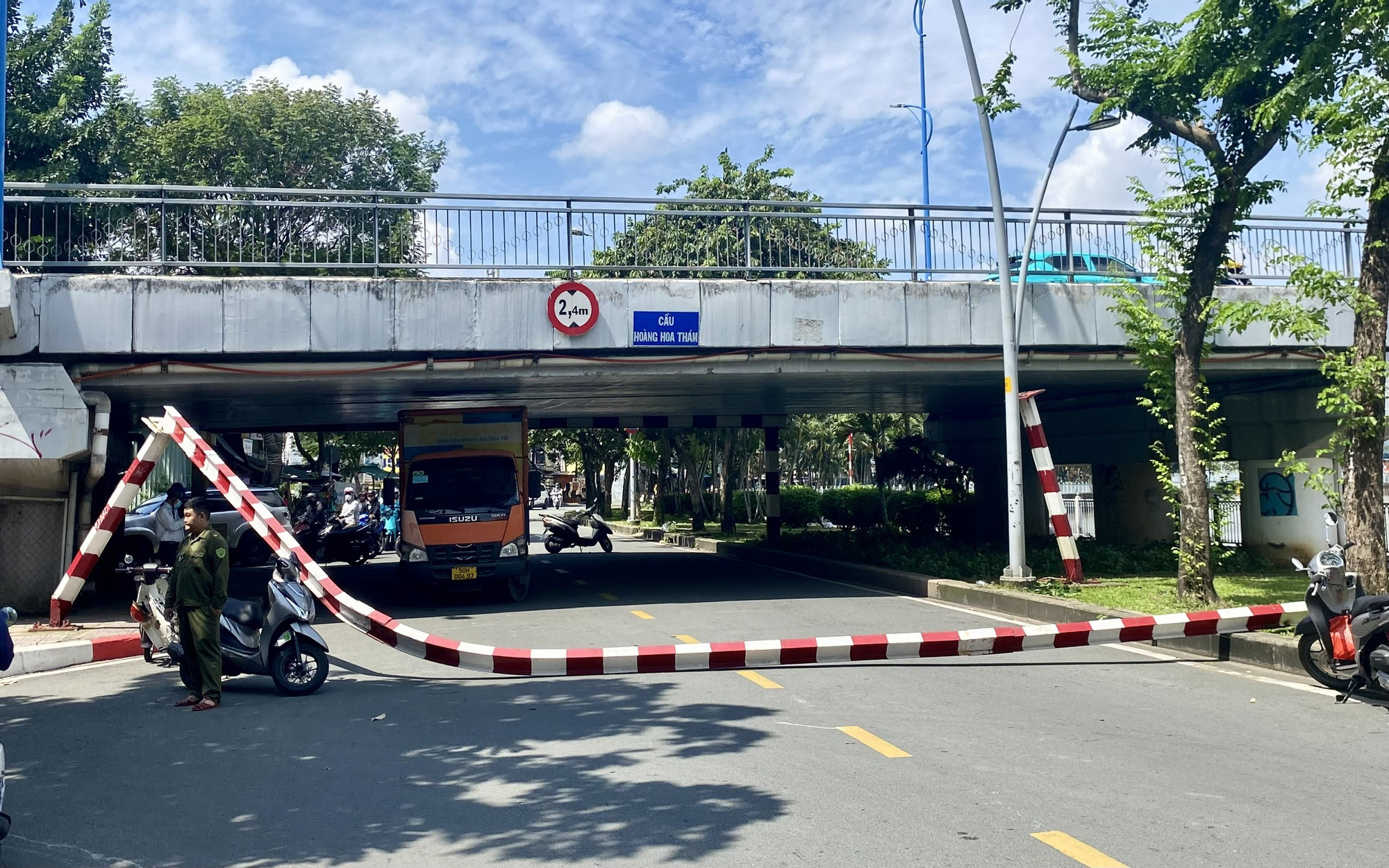 Bắt tạm giam tài xế lái xe tải làm sập cầu ở An Giang - Ảnh 2.