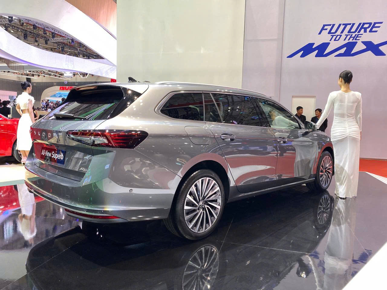 Những xe 'nhất' tại Vietnam Motor Show 2024: Đắt nhất, mạnh nhất, lạ nhất... - Ảnh 6.