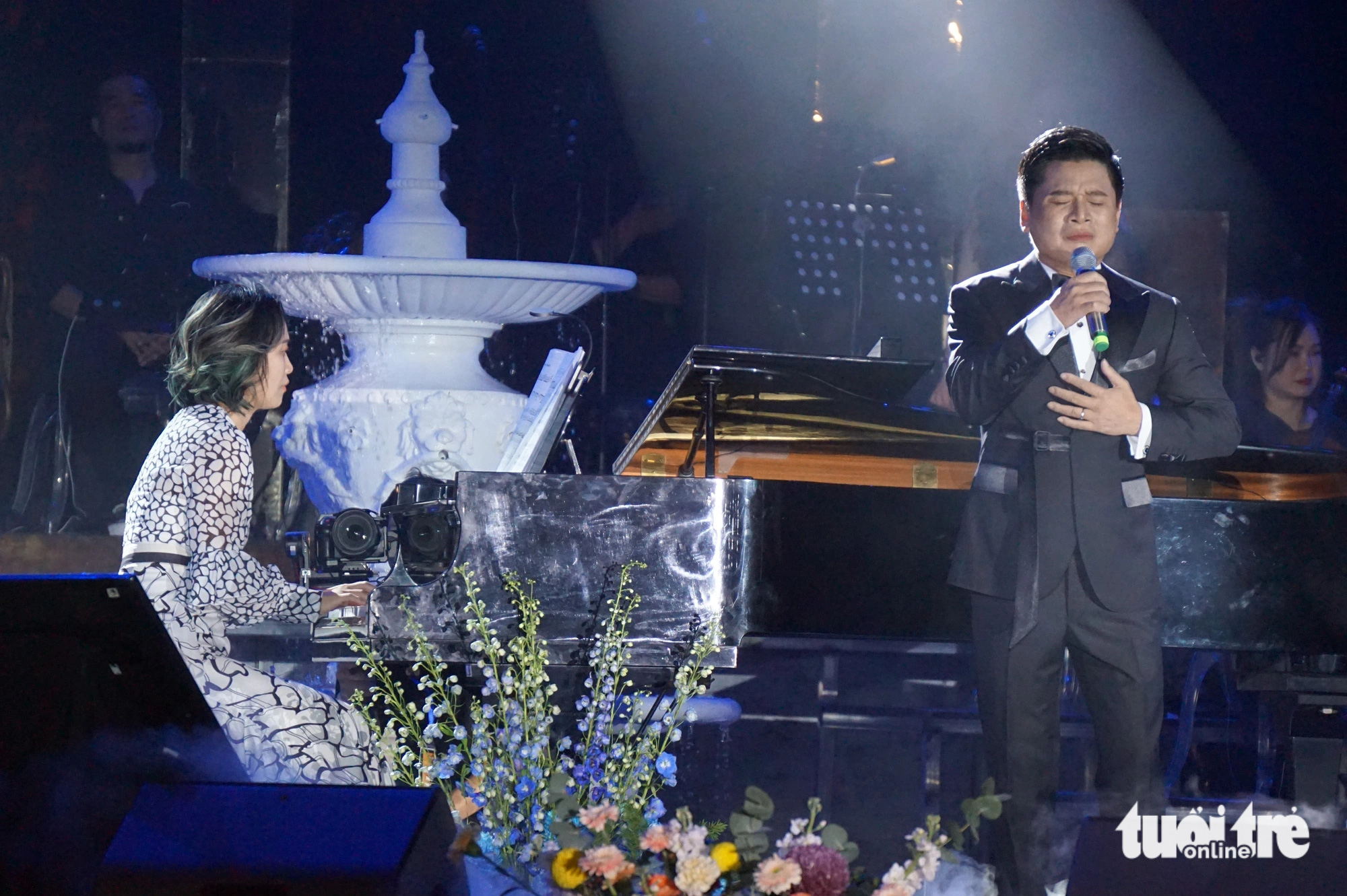 Ouvindo Ho Quynh Huong, Khanh Linh, Hoang Hai, Oplus cantar, vemos que a música de Phu Quang não é apenas de uma cor - Foto 3. Nghe Hồ Quỳnh Hương, Khánh Linh, Hoàng Hải, Oplus hát, thấy nhạc Phú Quang đâu chỉ một màu - Ảnh 3.
