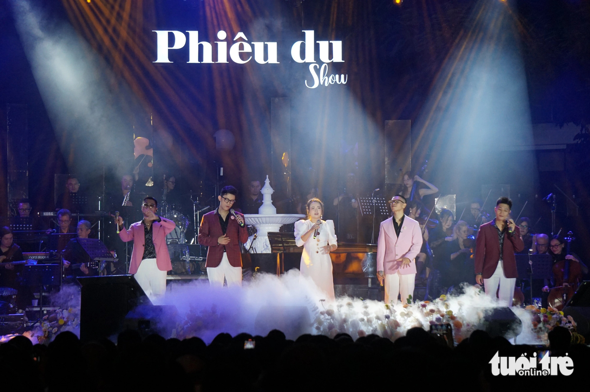 Ouvindo Ho Quynh Huong, Khanh Linh, Hoang Hai, Oplus cantar, vemos que a música de Phu Quang não é apenas de uma cor - Foto 5. Nghe Hồ Quỳnh Hương, Khánh Linh, Hoàng Hải, Oplus hát, thấy nhạc Phú Quang đâu chỉ một màu - Ảnh 5.