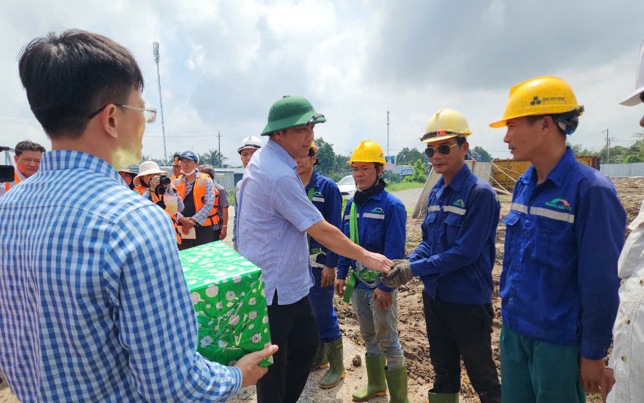 Hai dự án đường Hồ Chí Minh có nguy cơ chậm tiến độ vì thiếu mặt bằng - Ảnh 2.