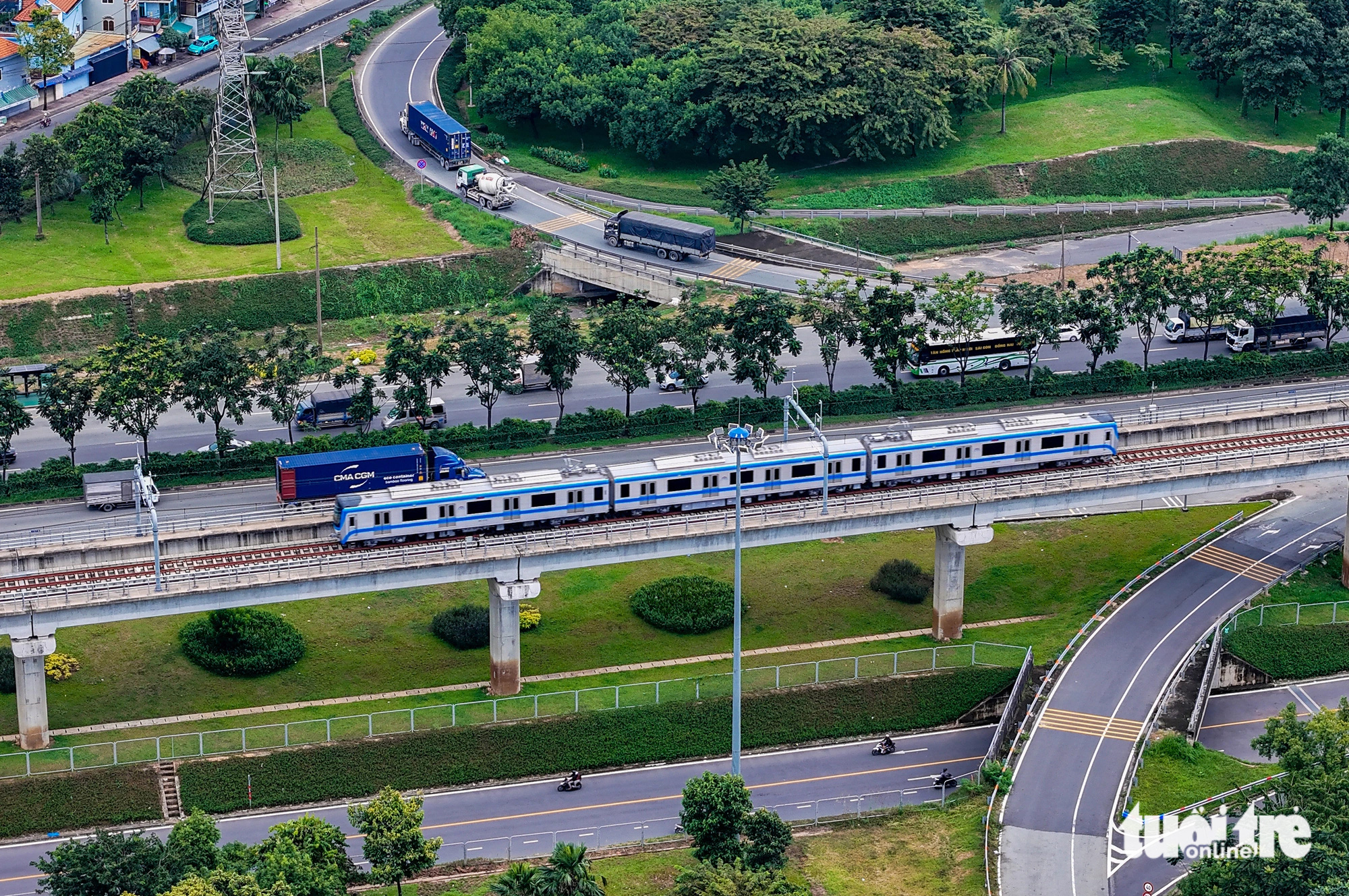 Nước rút 50 ngày đêm, quyết đưa metro số 1 vận hành vào ngày 22-12 - Ảnh 1.