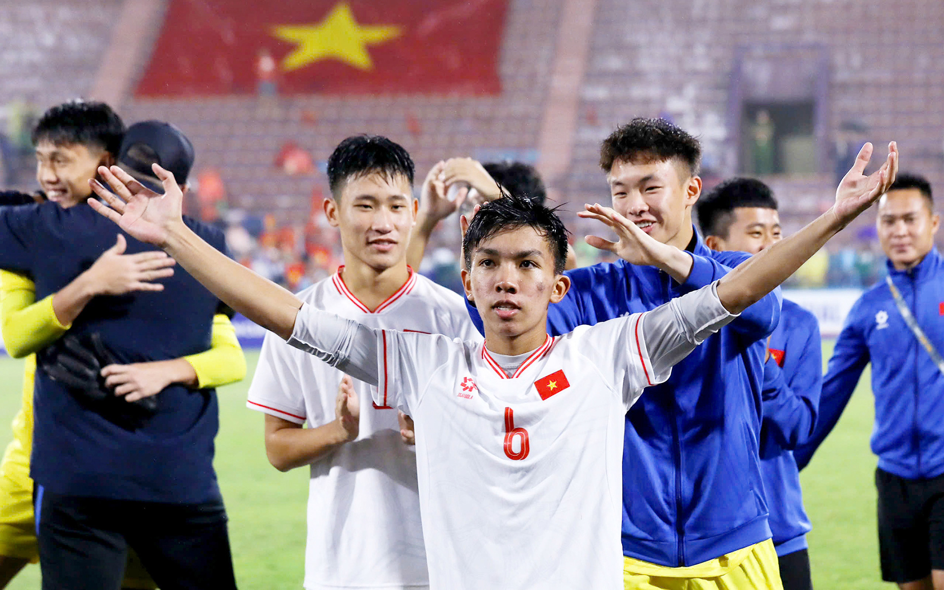 VFF ký hợp đồng với hai chuyên gia Nhật Bản - Ảnh 3.