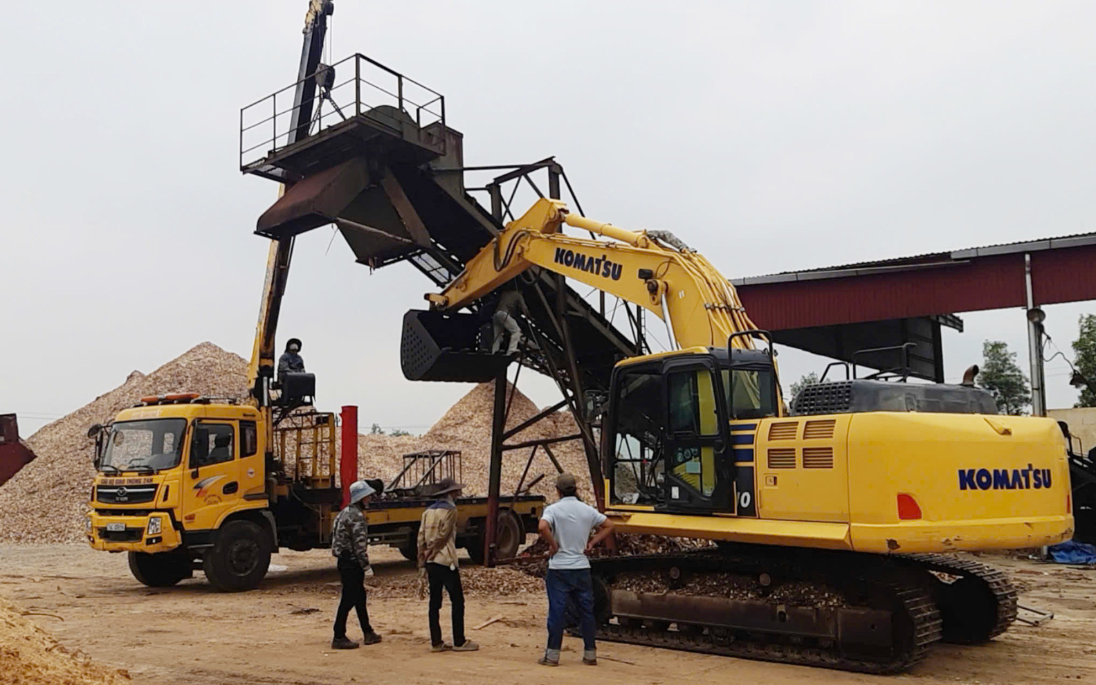 2 tuần chưa được hỗ trợ, doanh nghiệp không bàn giao 200m mặt bằng cao tốc Vạn Ninh - Cam Lộ - Ảnh 2.