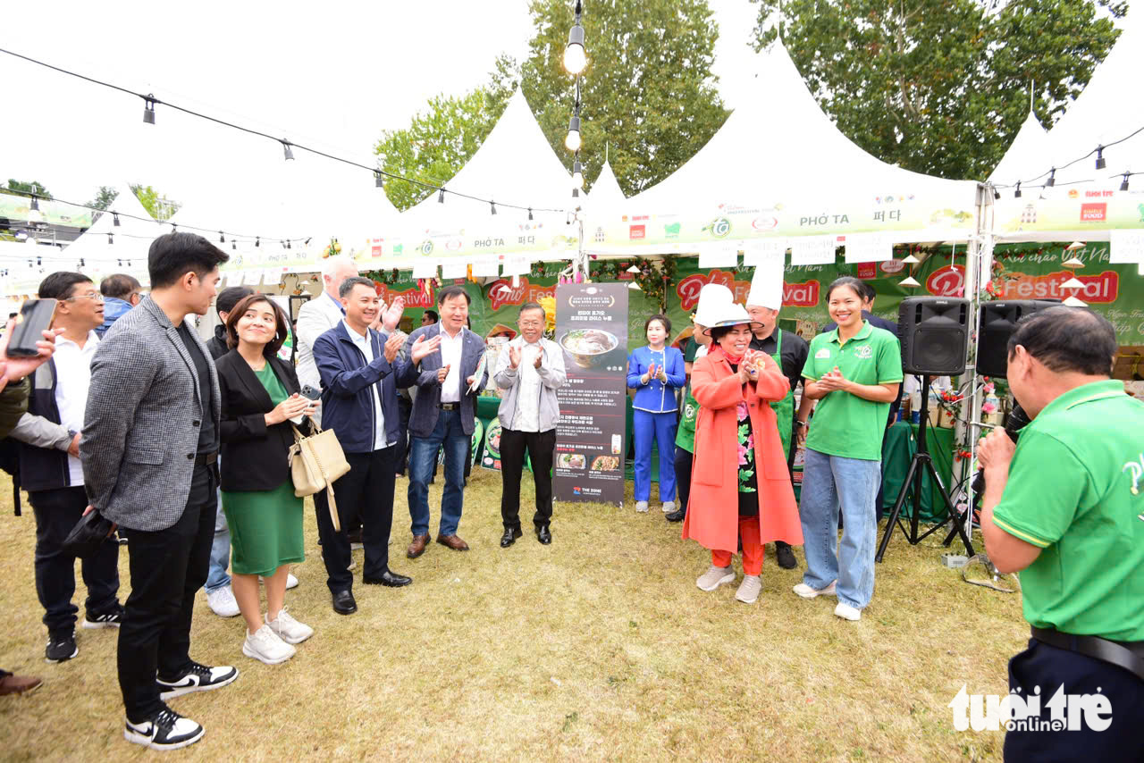 Khách đến Vietnam Phở Festival tại Seoul tăng vọt, các gian hàng gấp rút bổ sung nguyên liệu - Ảnh 15.