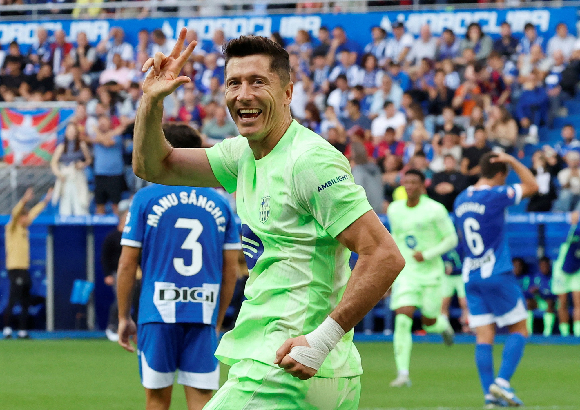 Kết quả vòng 9 La Liga: Lewandowski lập hat-trick cho Barcelona