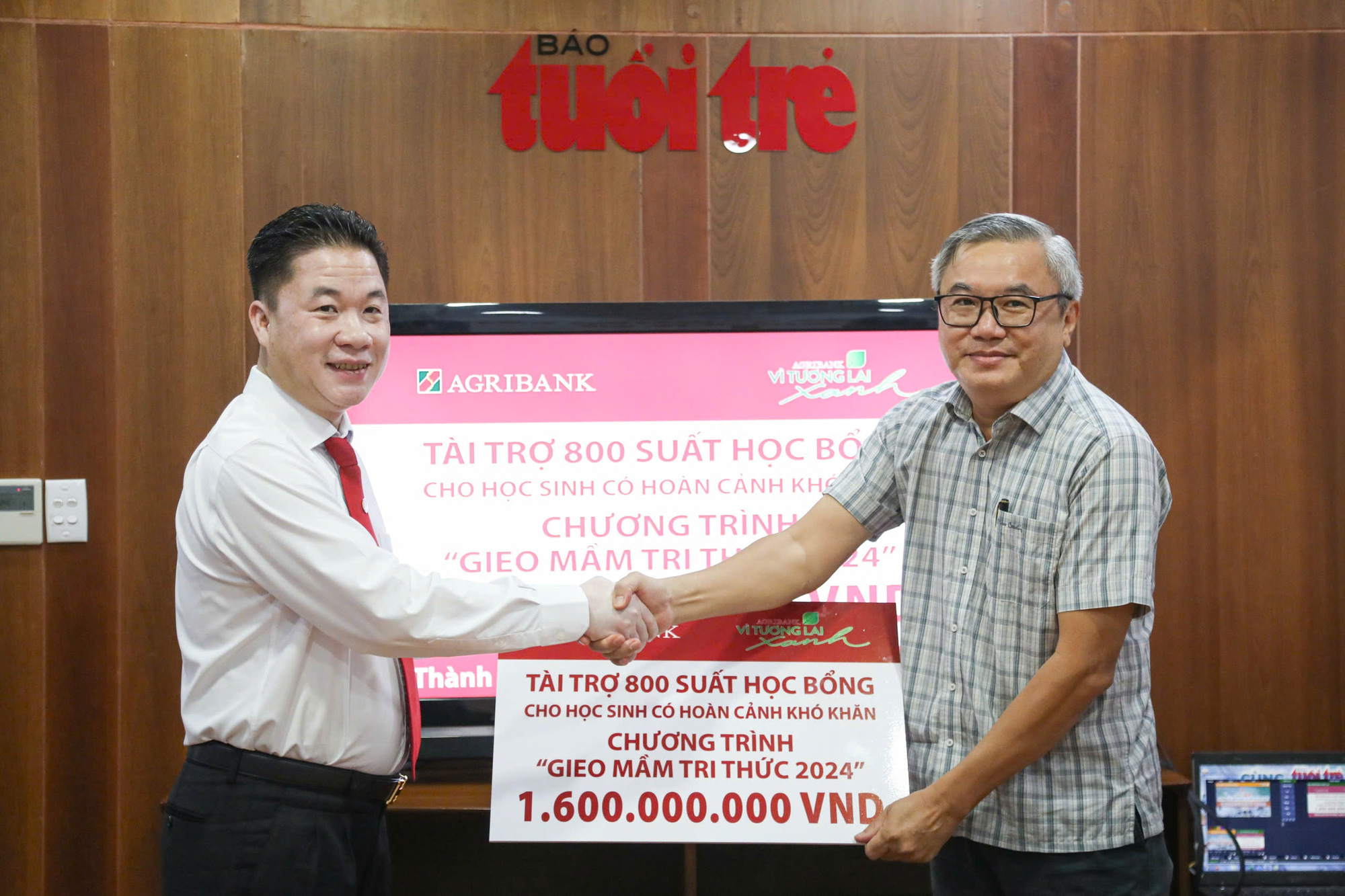 Xúc động trao học bổng Gieo mầm tri thức, nâng bước học sinh nghèo vươn ước mơ công an, giáo viên - Ảnh 8.